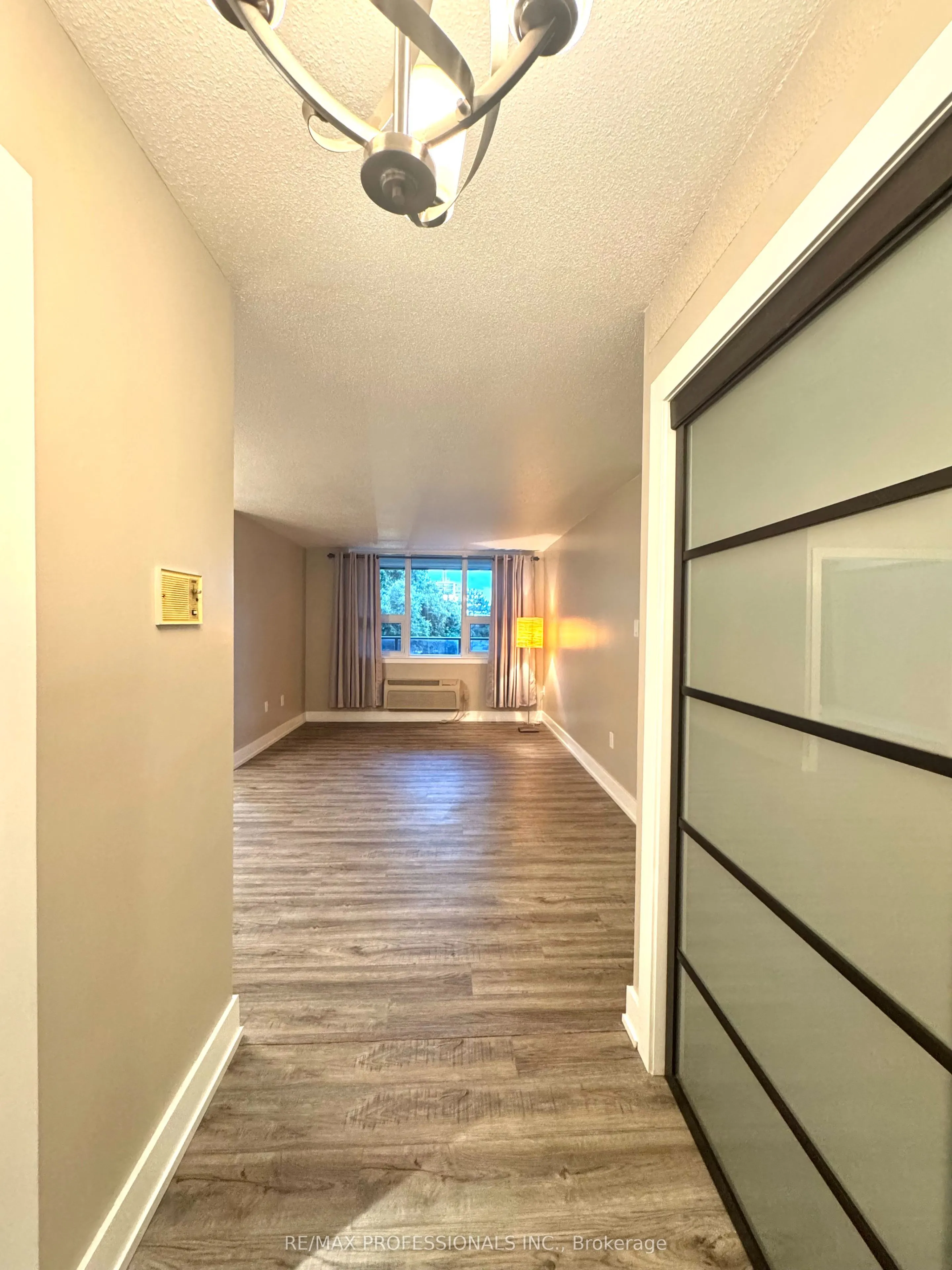 15 La Rose Avenue, #307