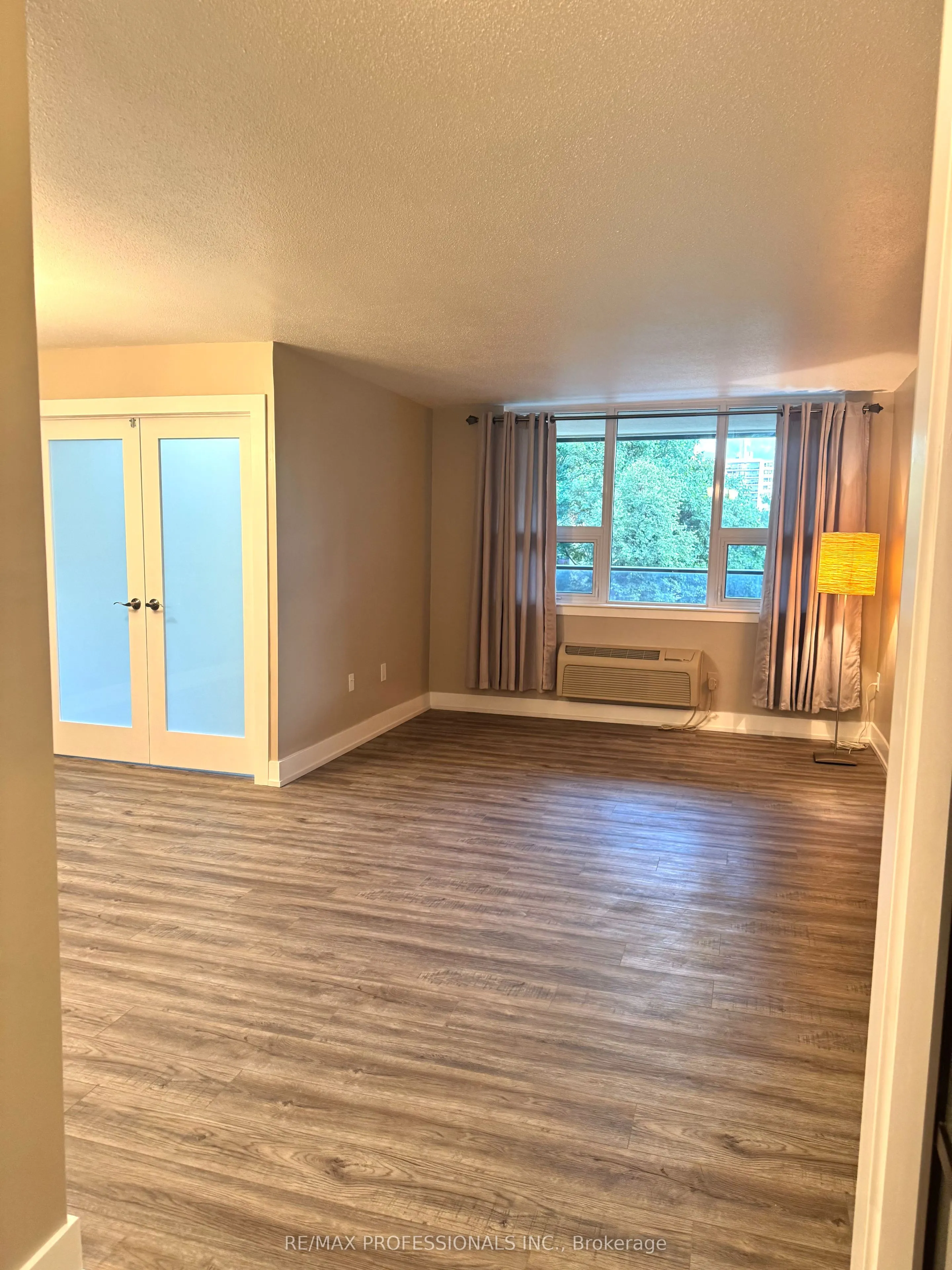 15 La Rose Avenue, #307