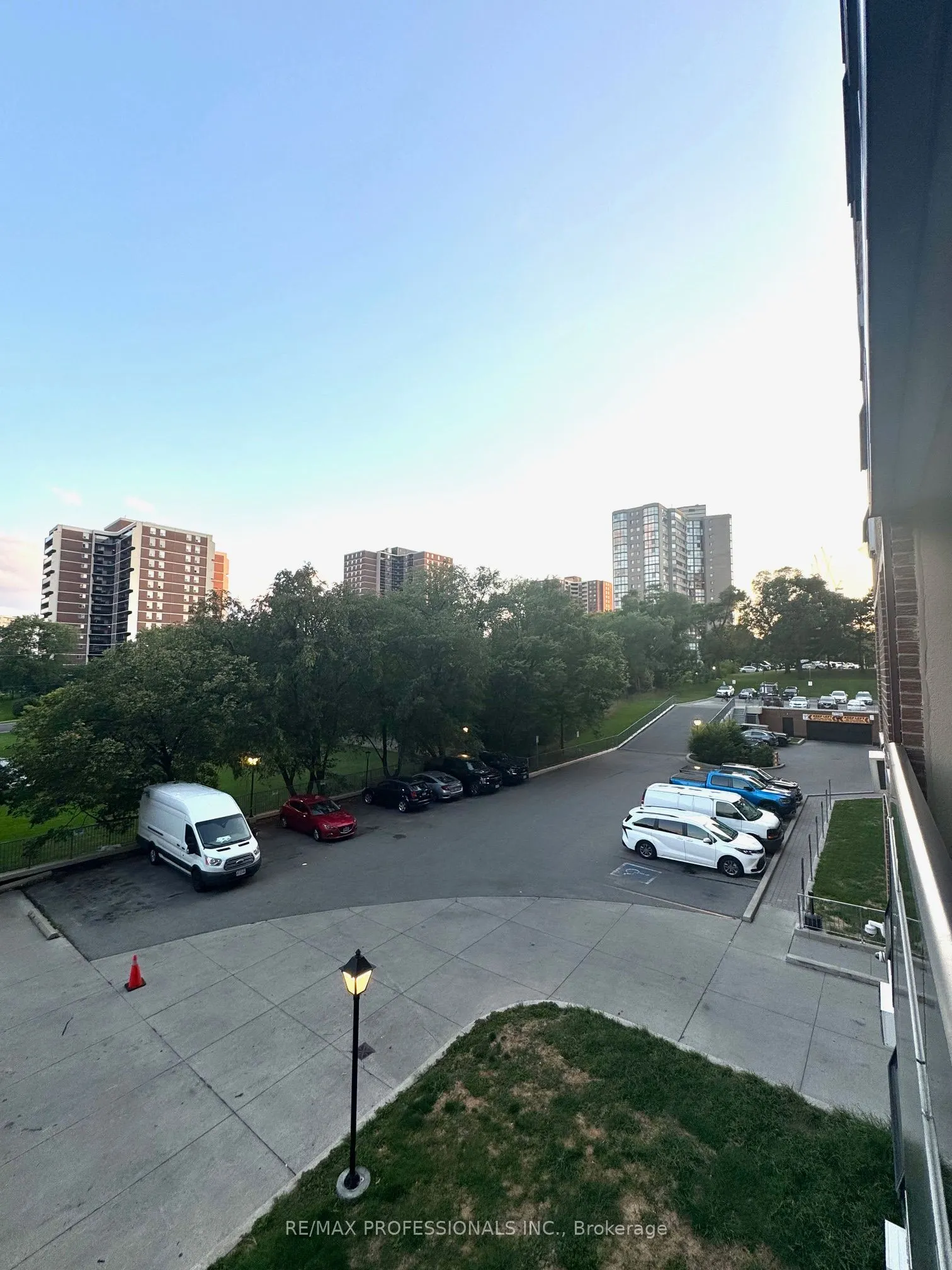 15 La Rose Avenue, #307