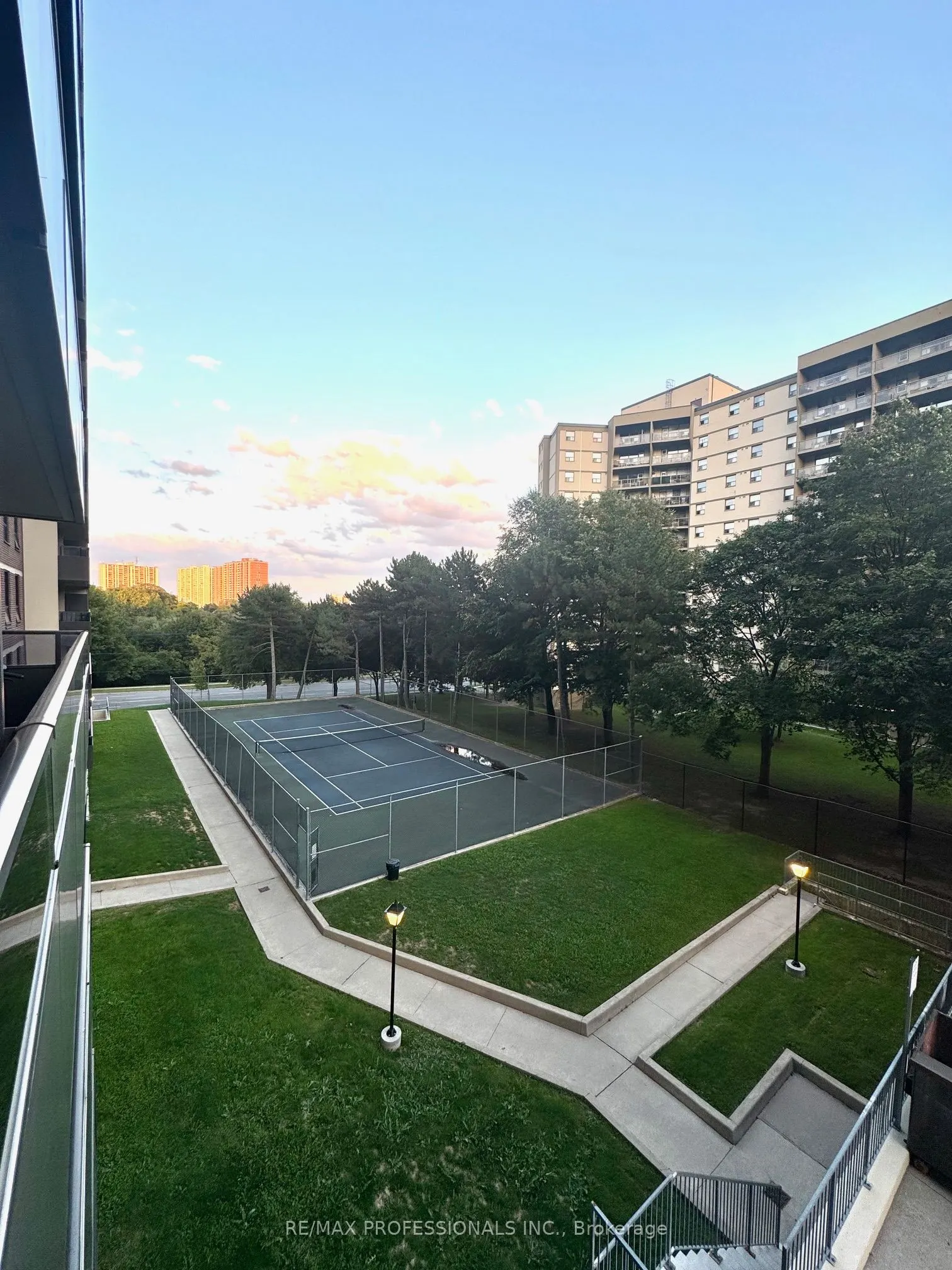 15 La Rose Avenue, #307