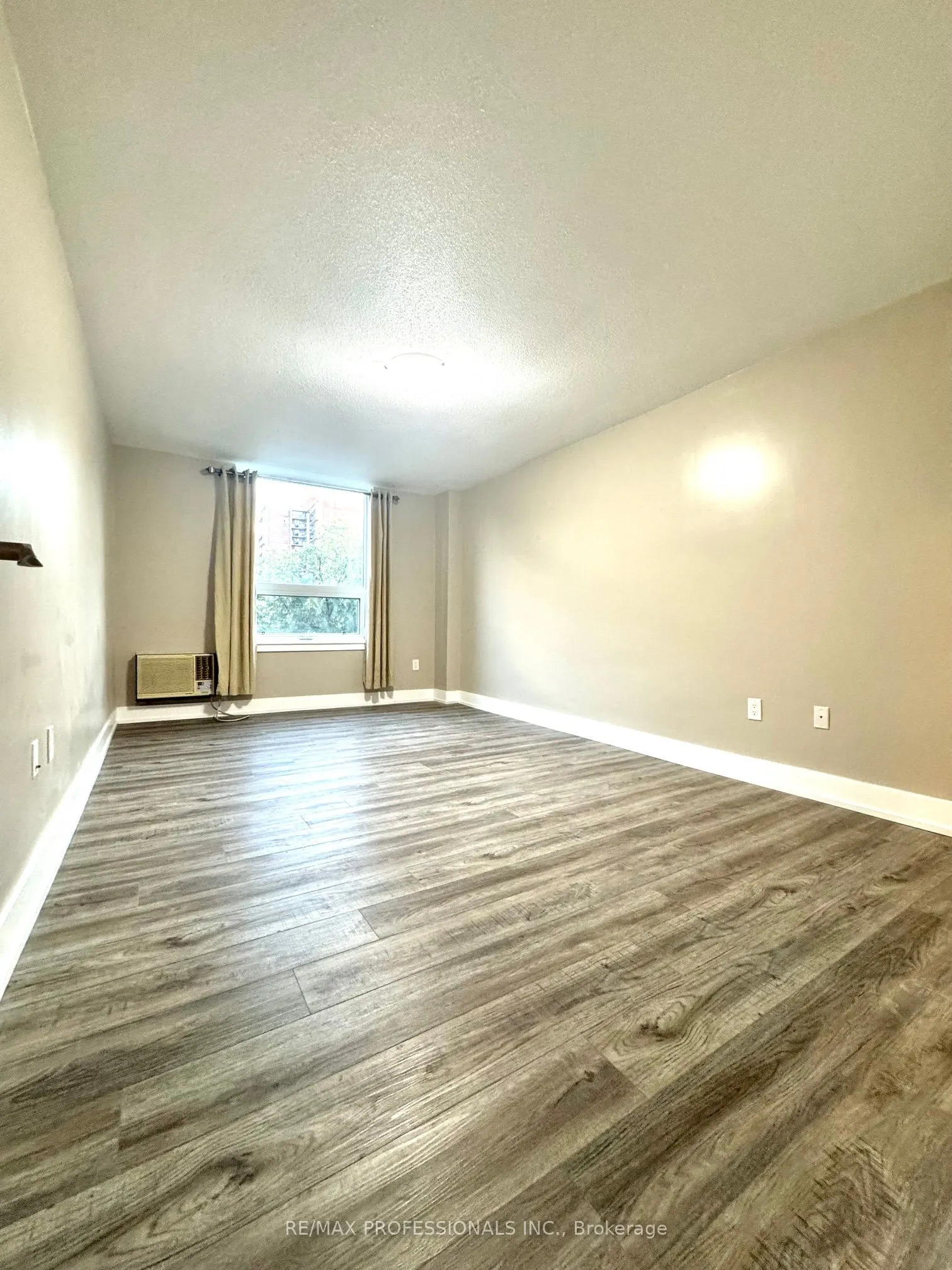 15 La Rose Avenue, #307