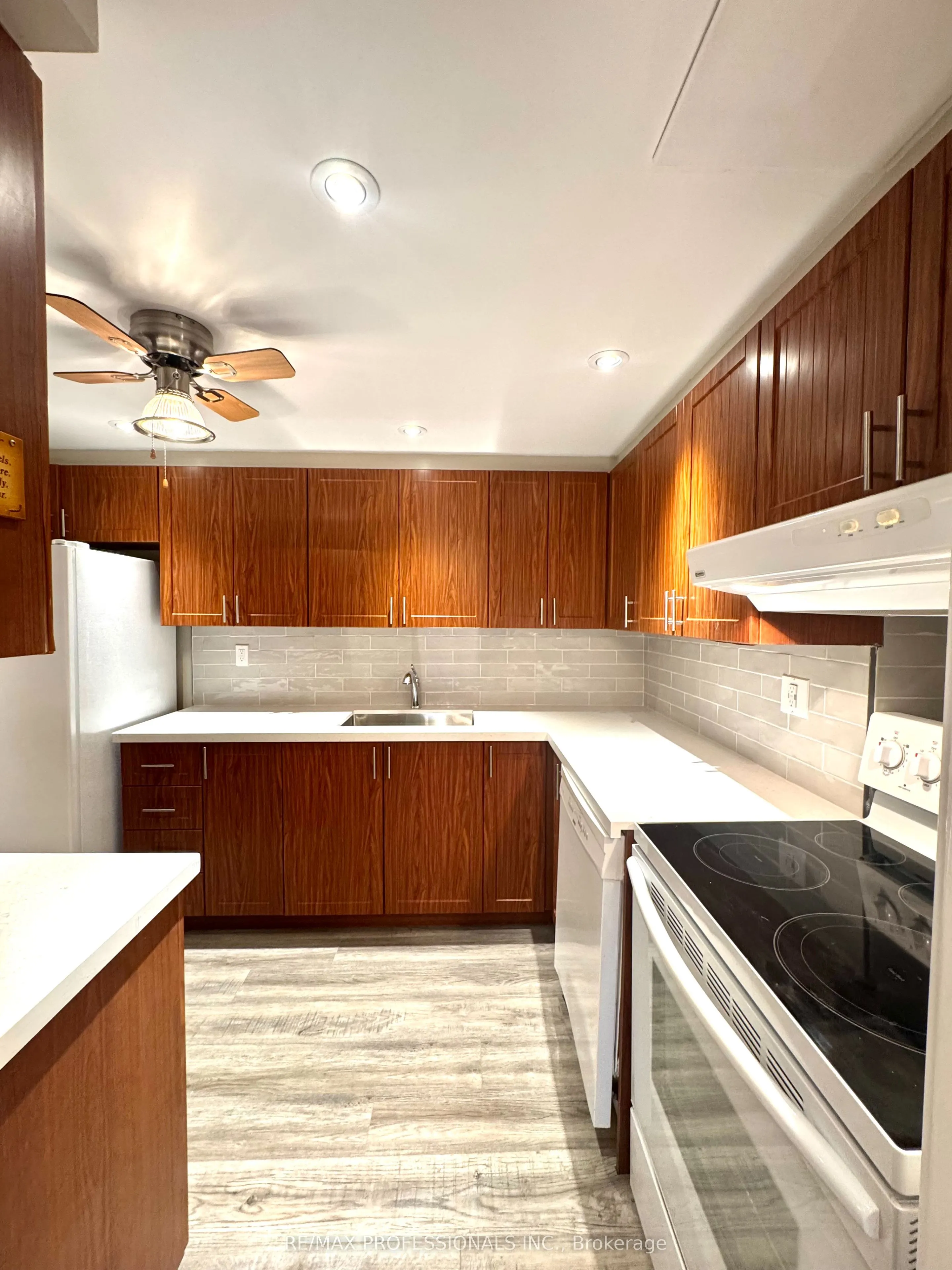 15 La Rose Avenue, #307
