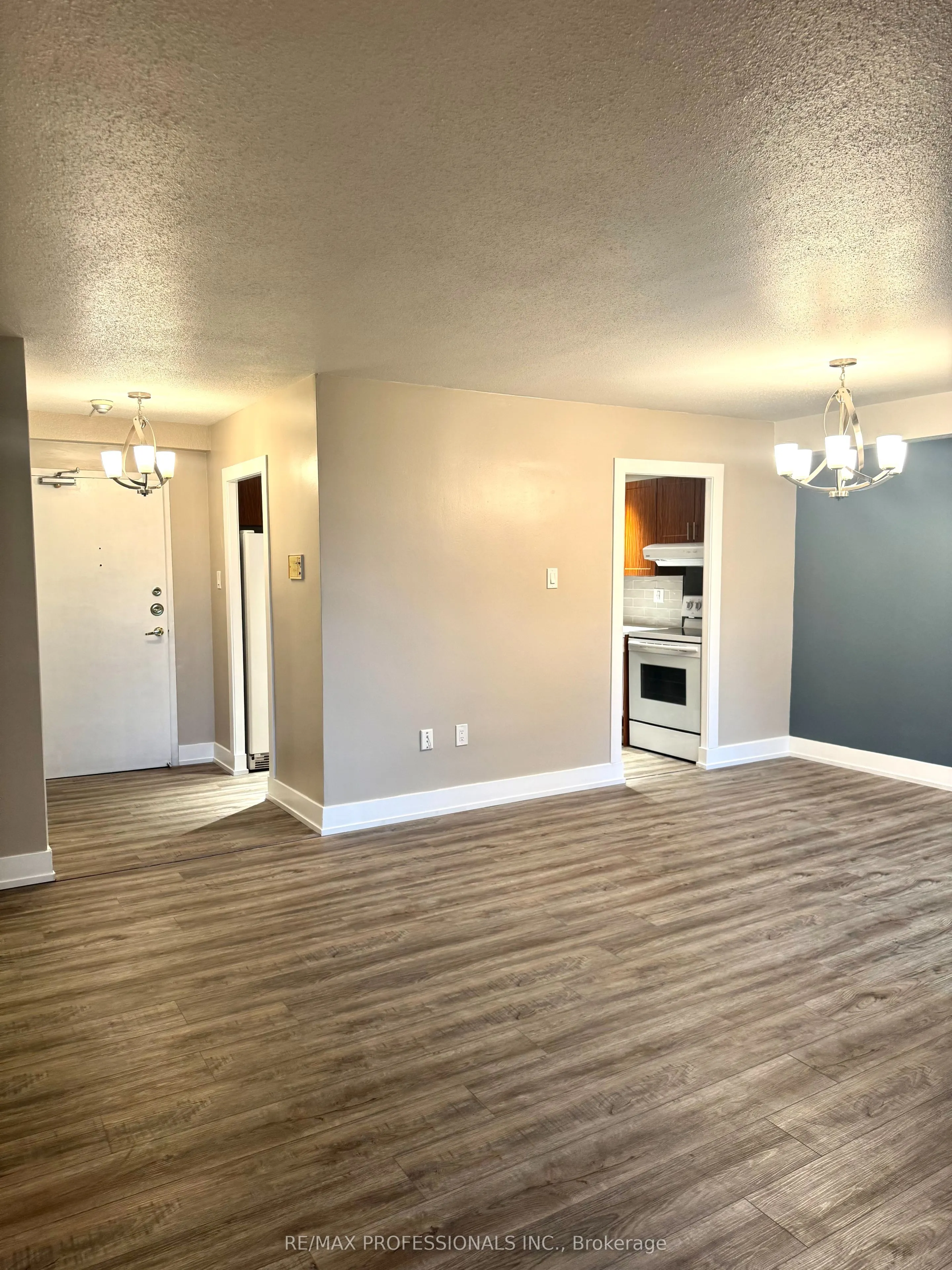15 La Rose Avenue, #307