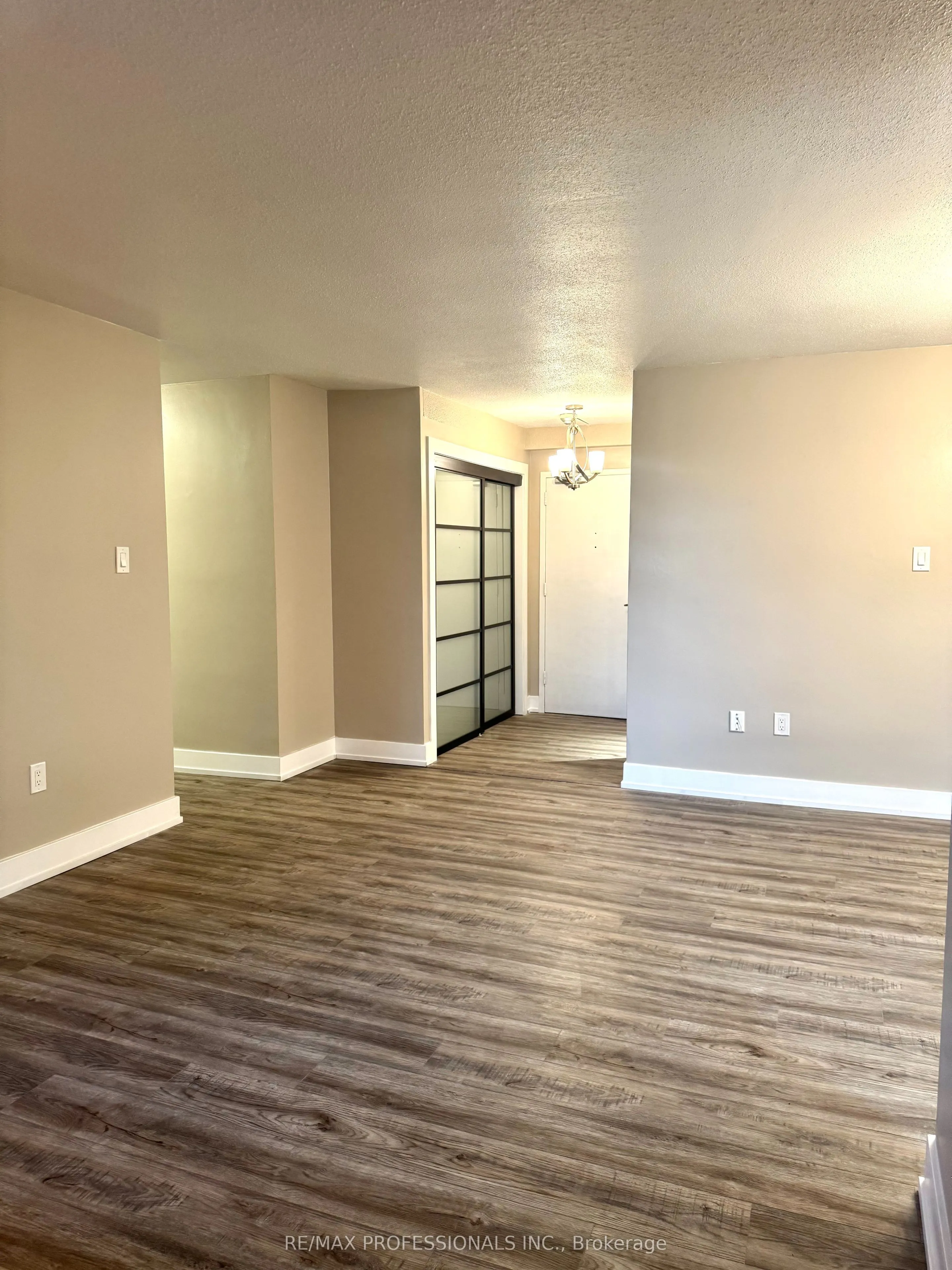 15 La Rose Avenue, #307