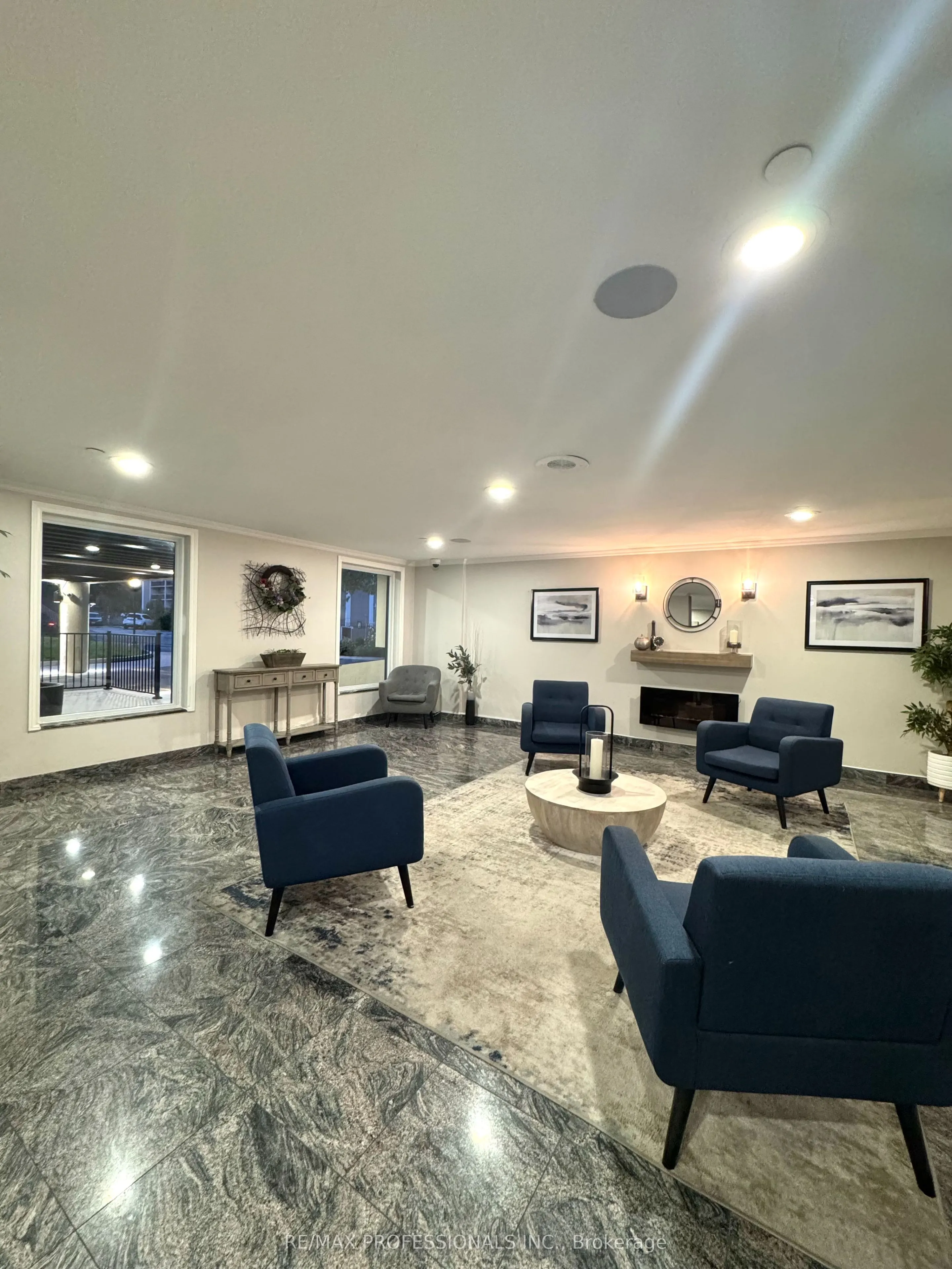 15 La Rose Avenue, #307