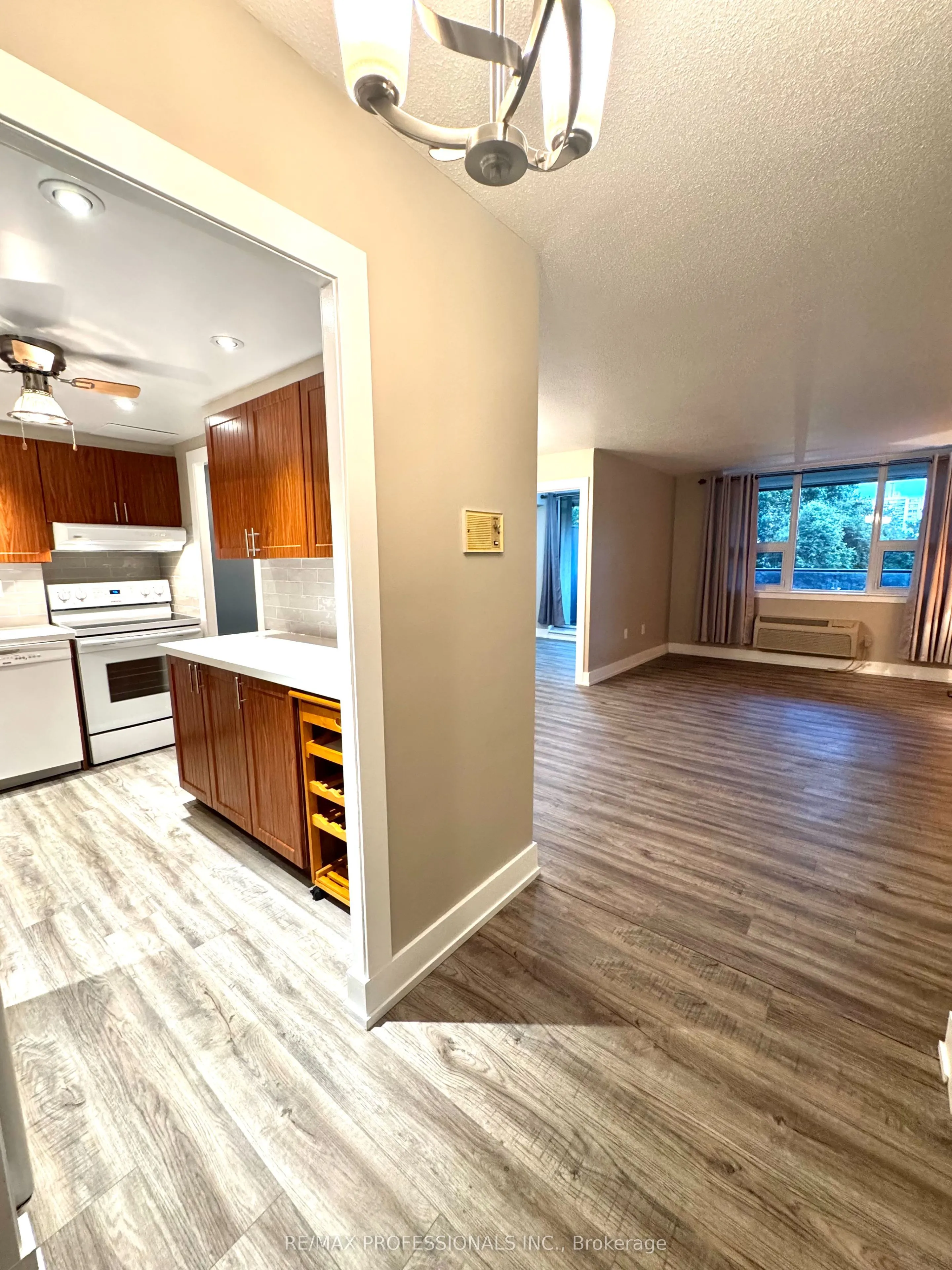 15 La Rose Avenue, #307
