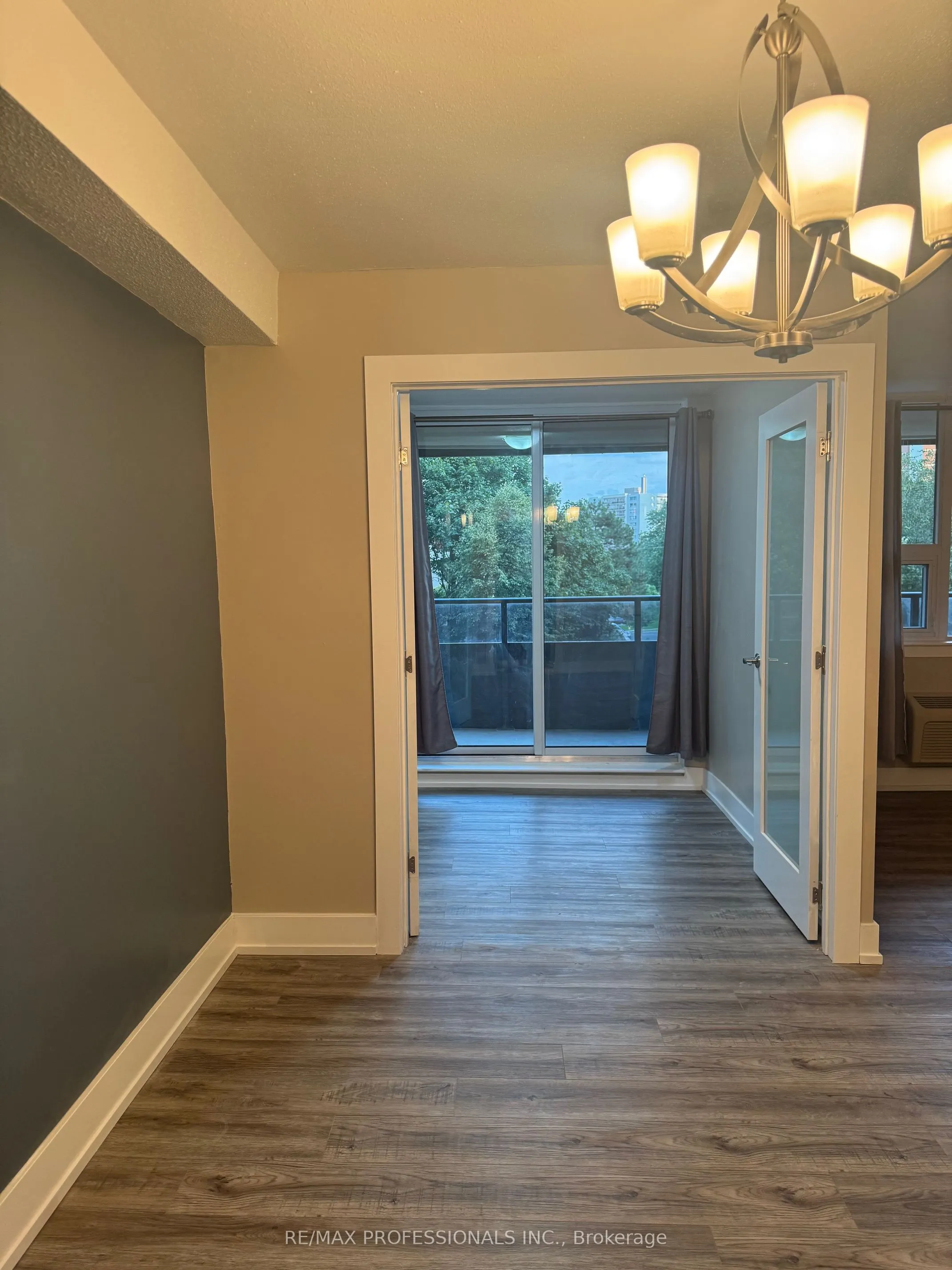 15 La Rose Avenue, #307