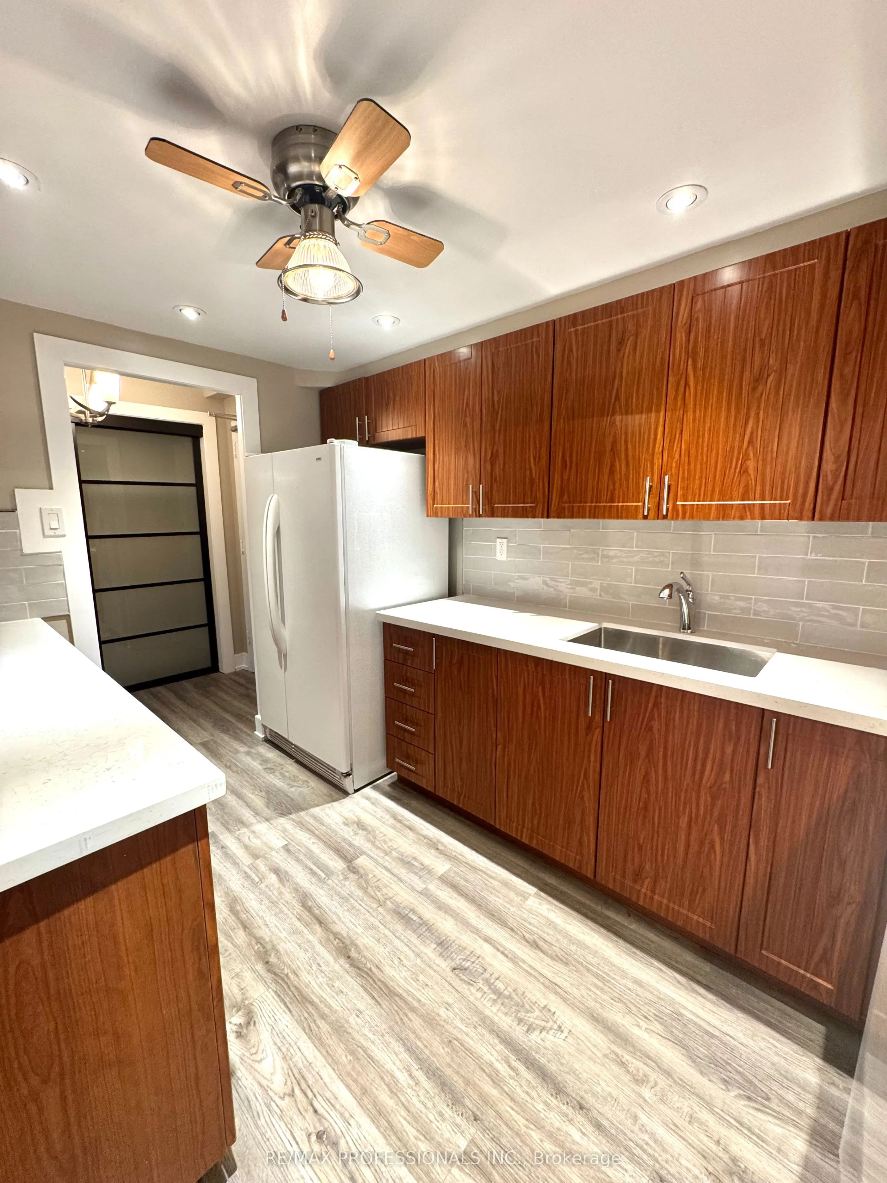 15 La Rose Avenue, #307