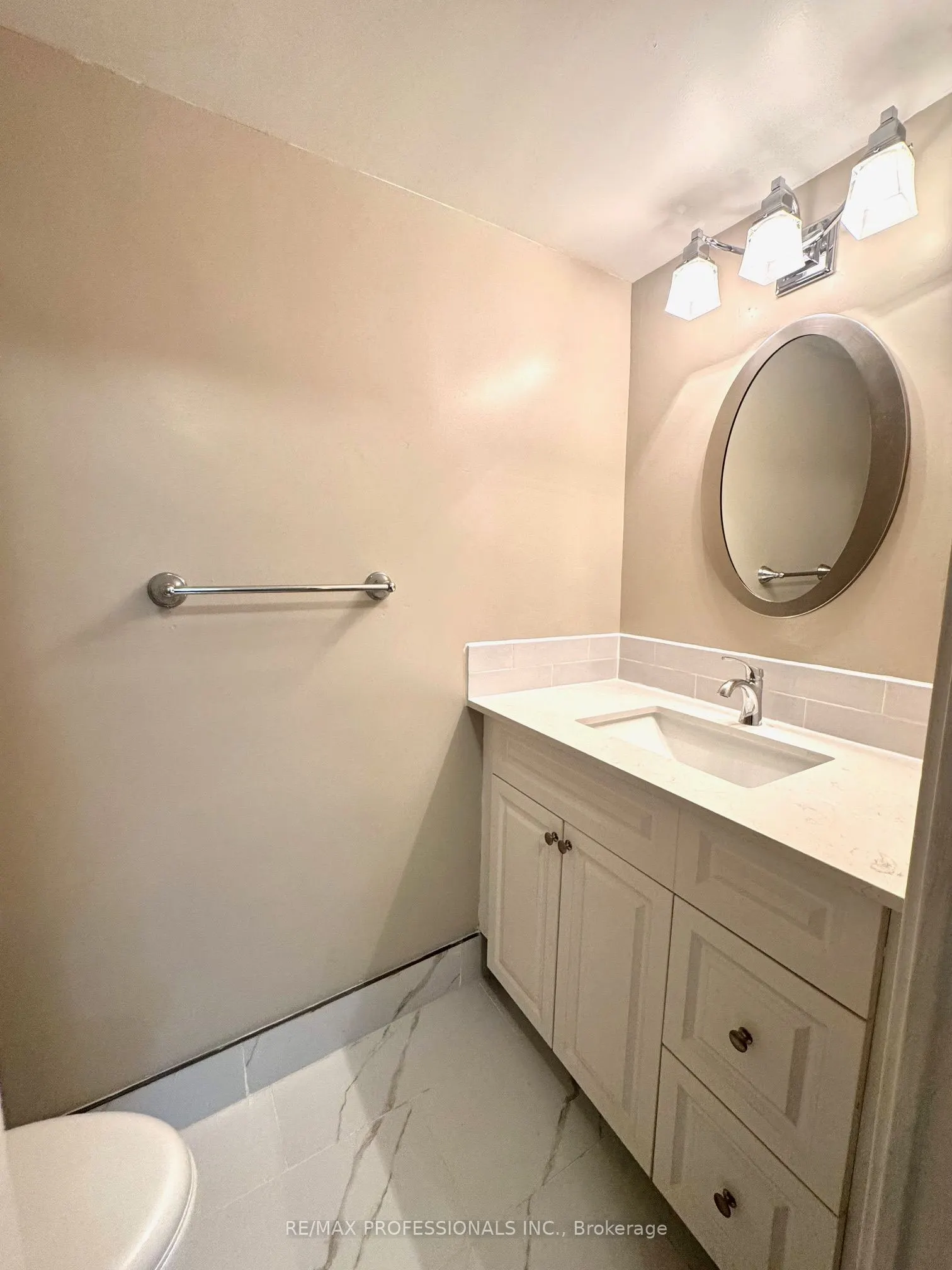 15 La Rose Avenue, #307