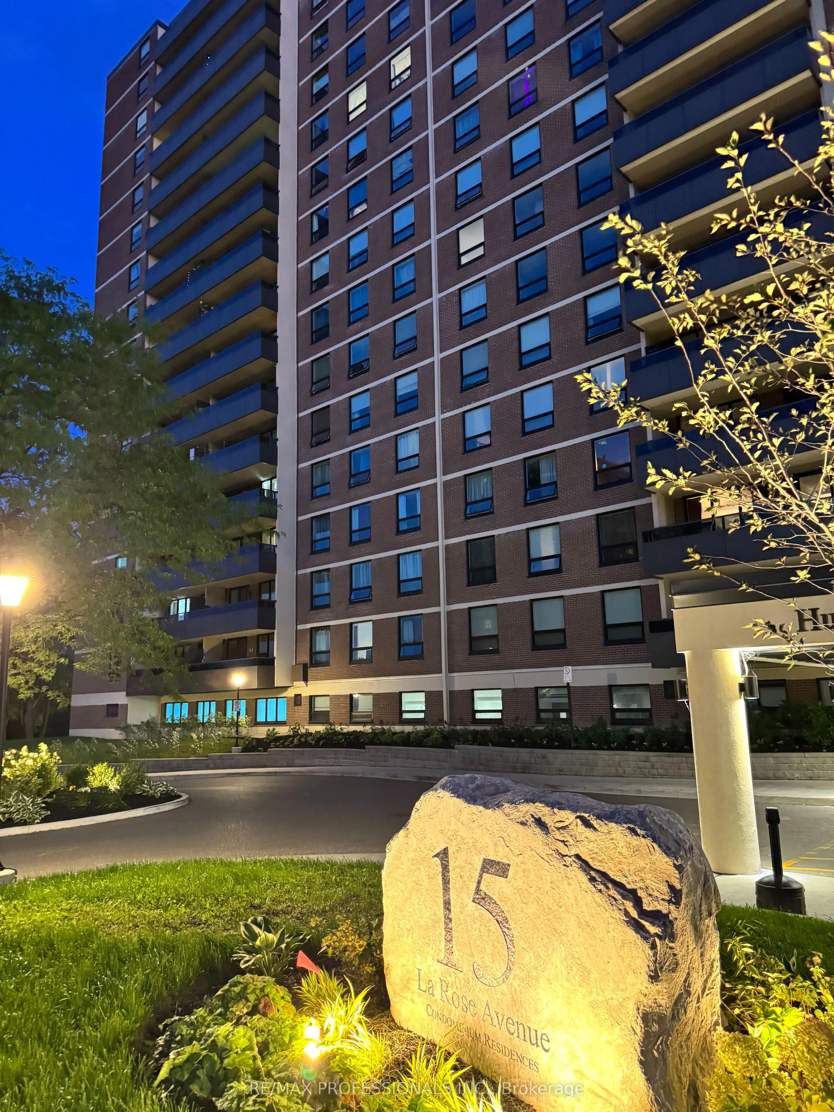 15 La Rose Avenue, #307