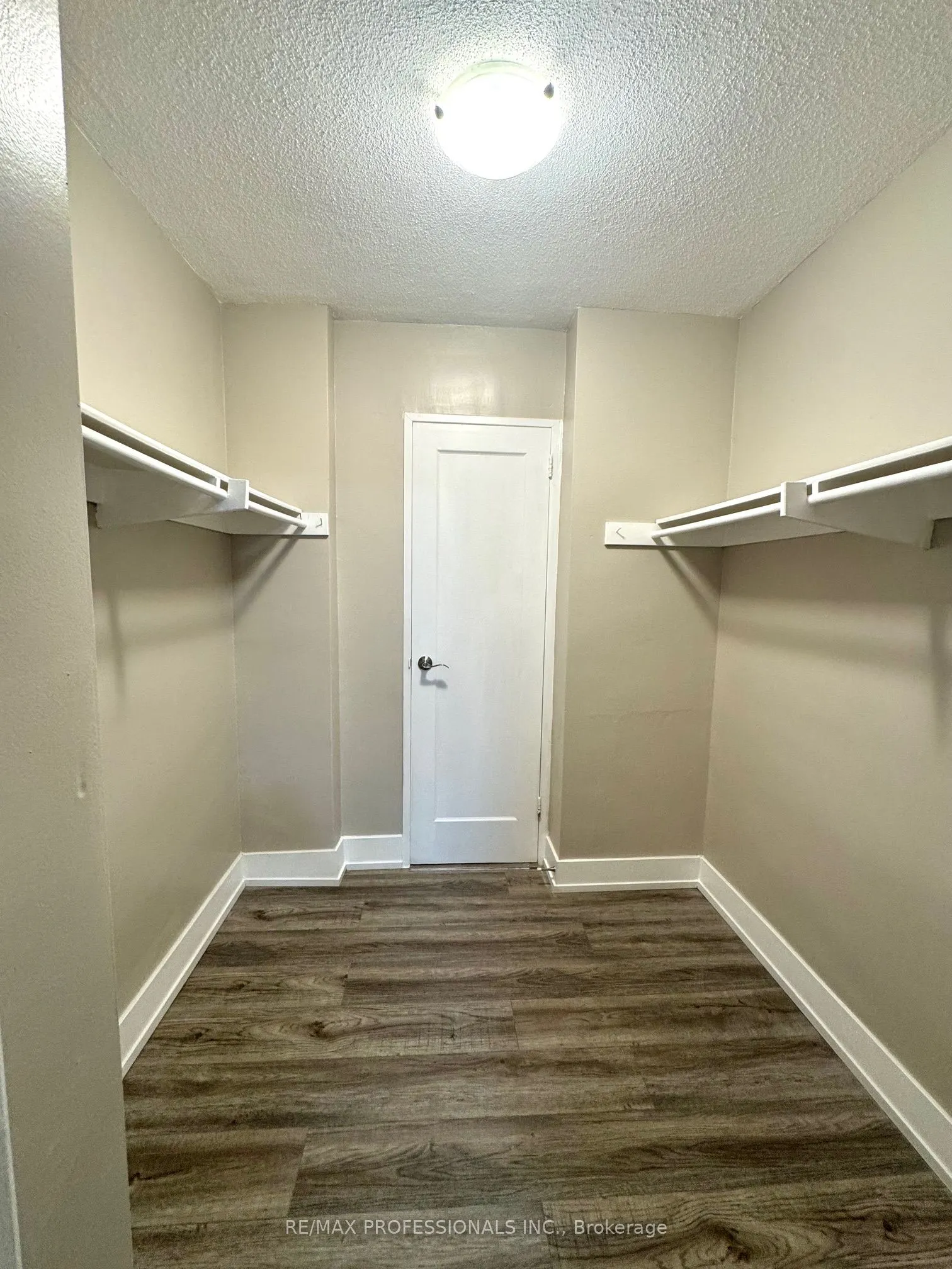 15 La Rose Avenue, #307