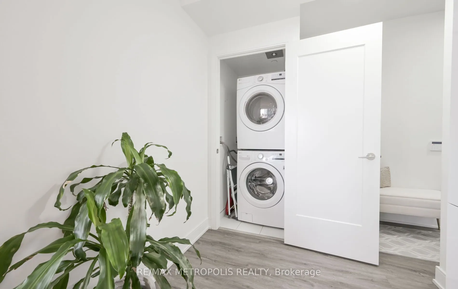70 ANNIE CRAIG Drive, #2808