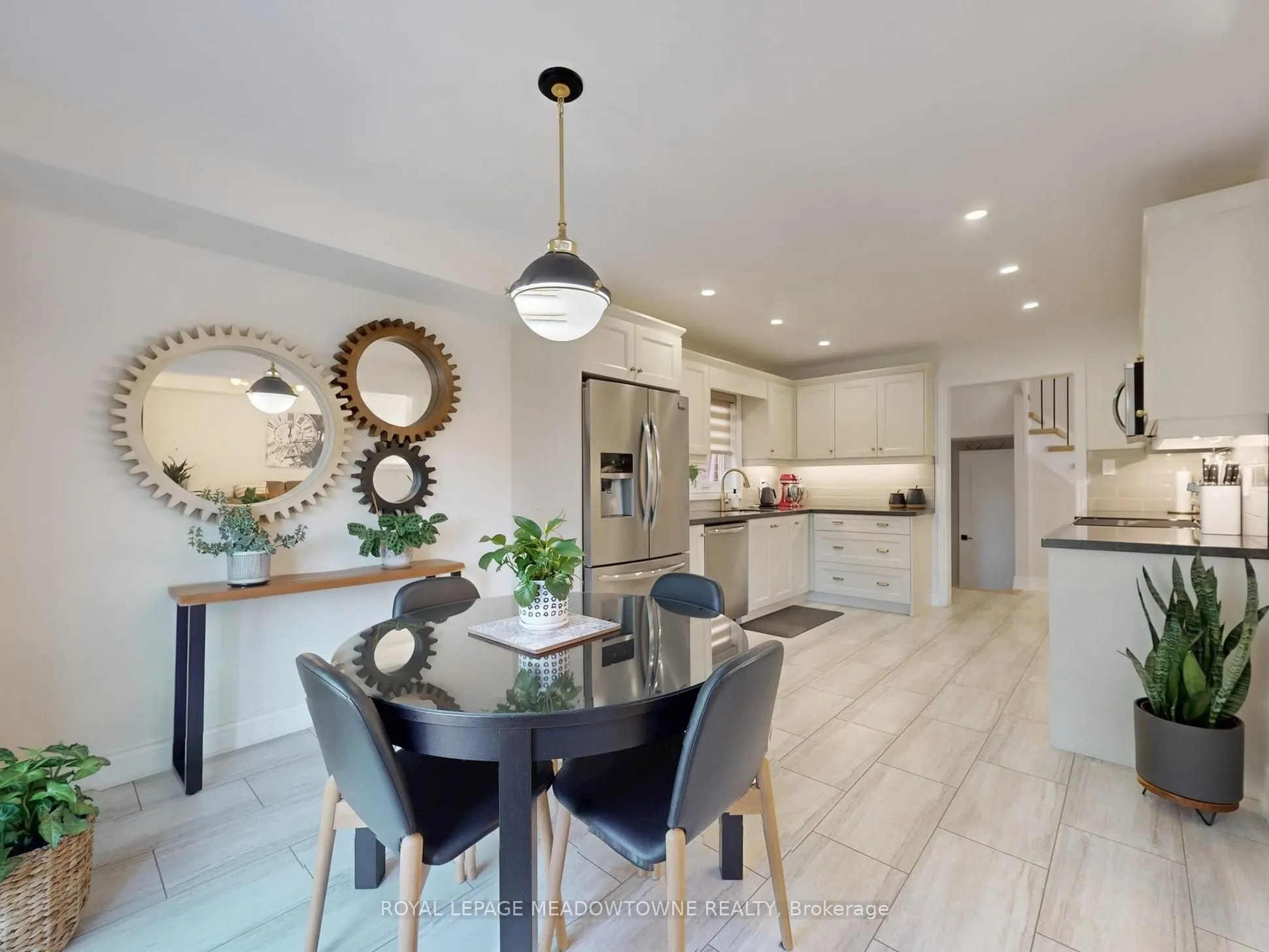 184 Mowat Crescent