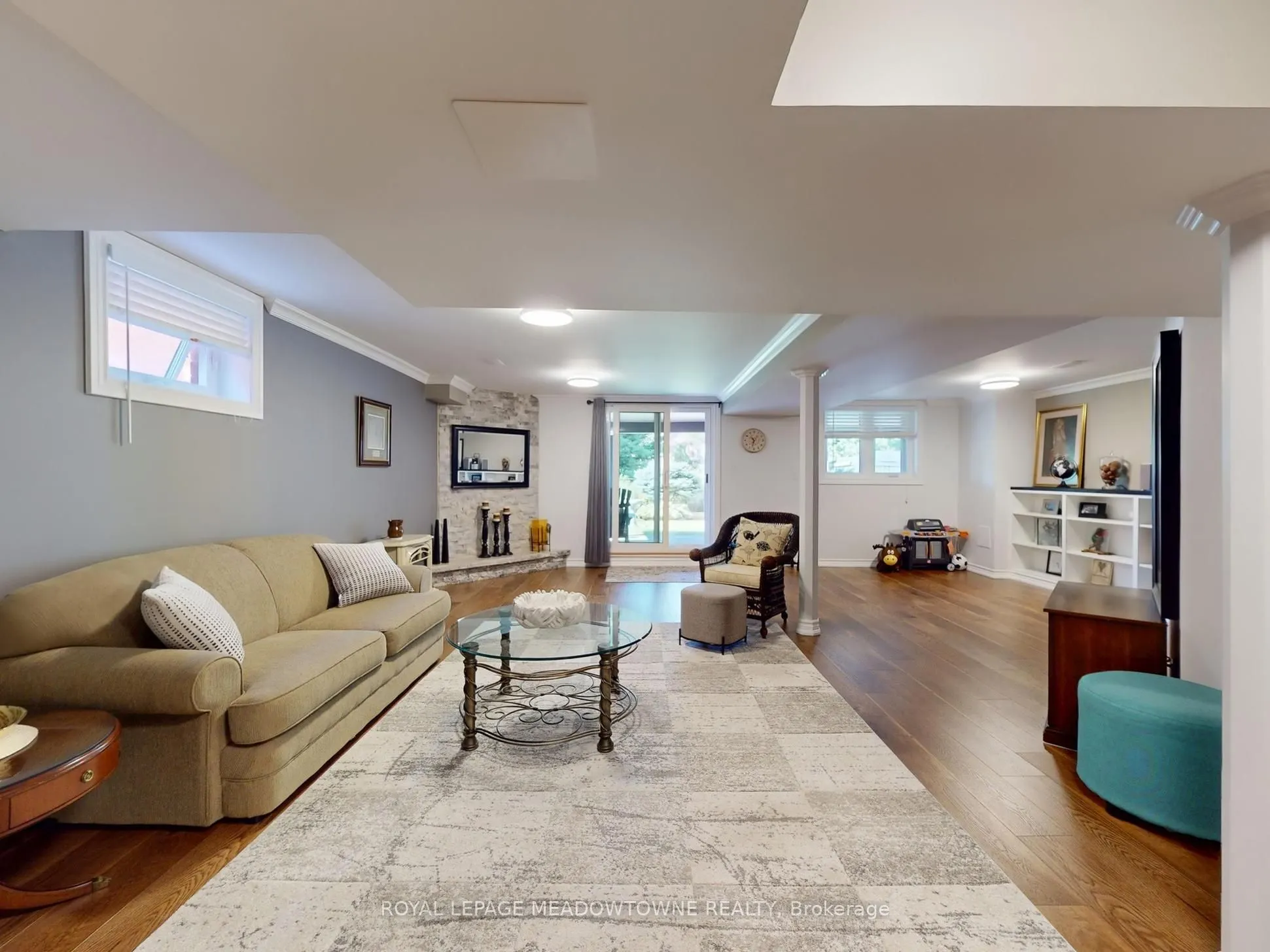 184 Mowat Crescent