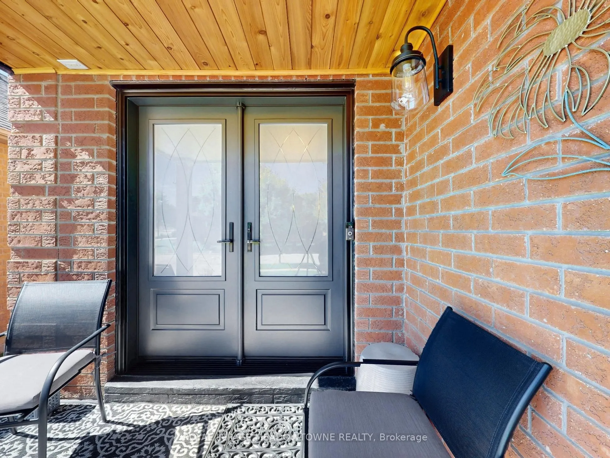 184 Mowat Crescent
