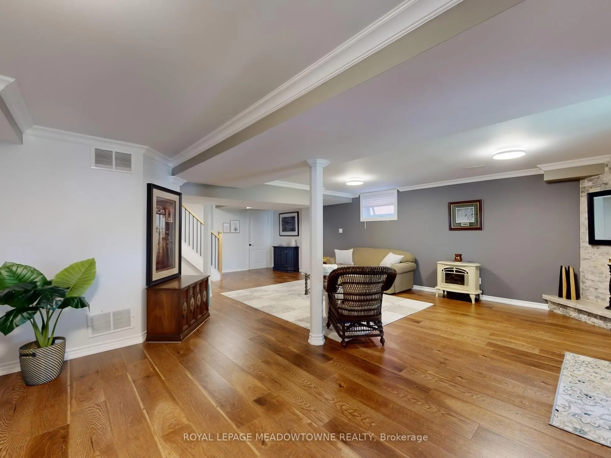 184 Mowat Crescent