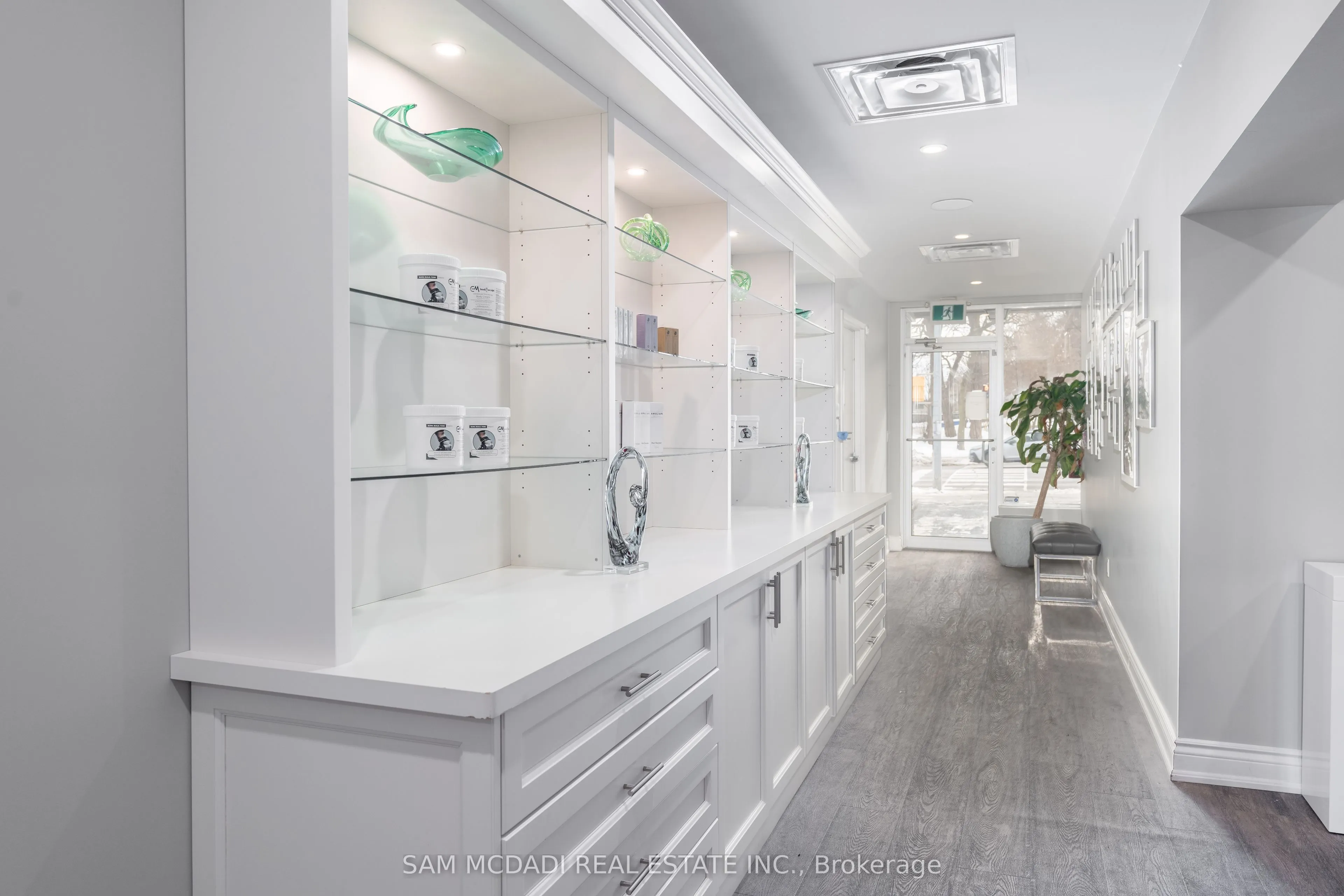 1651 Lakeshore Road W