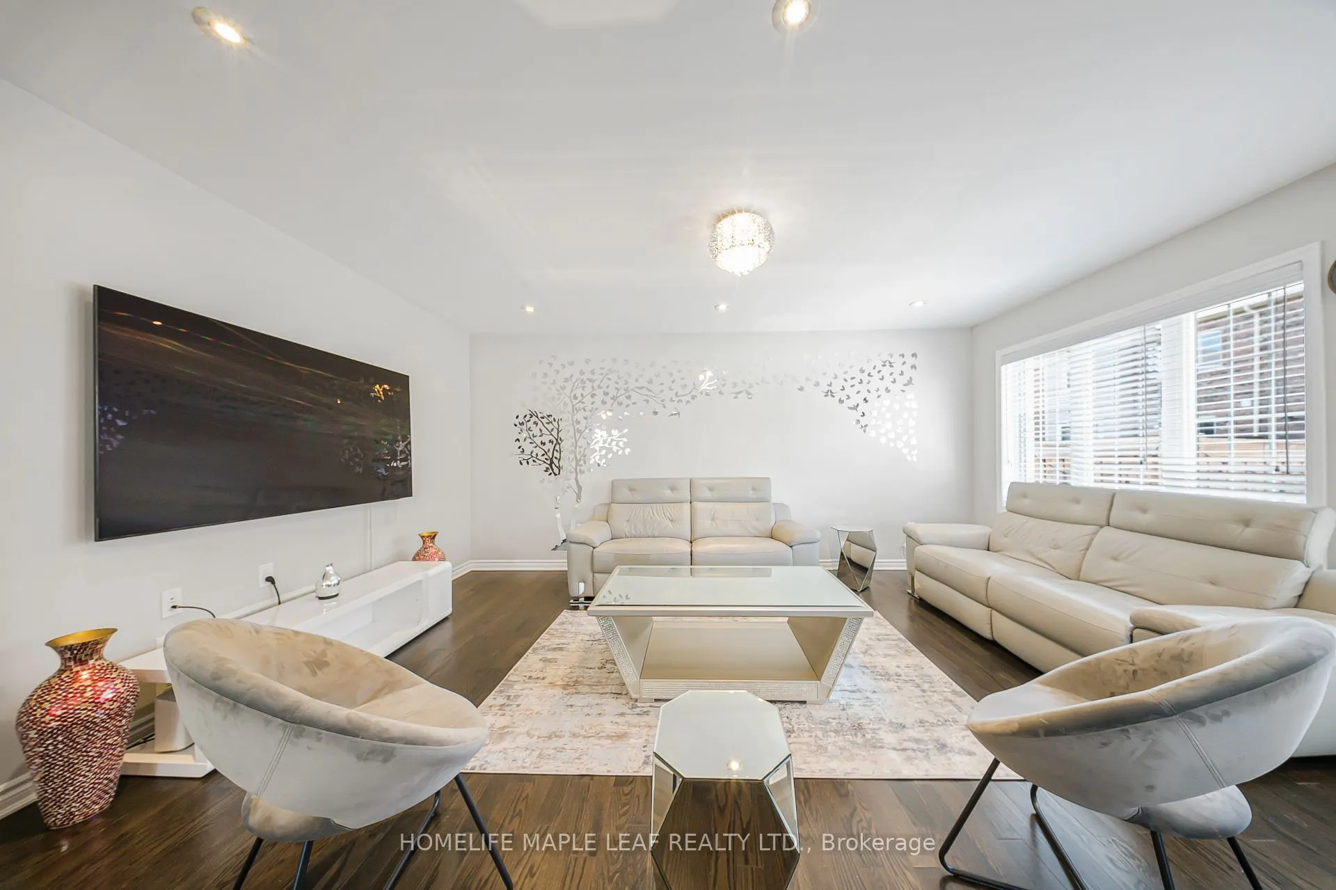 297 REIS Place