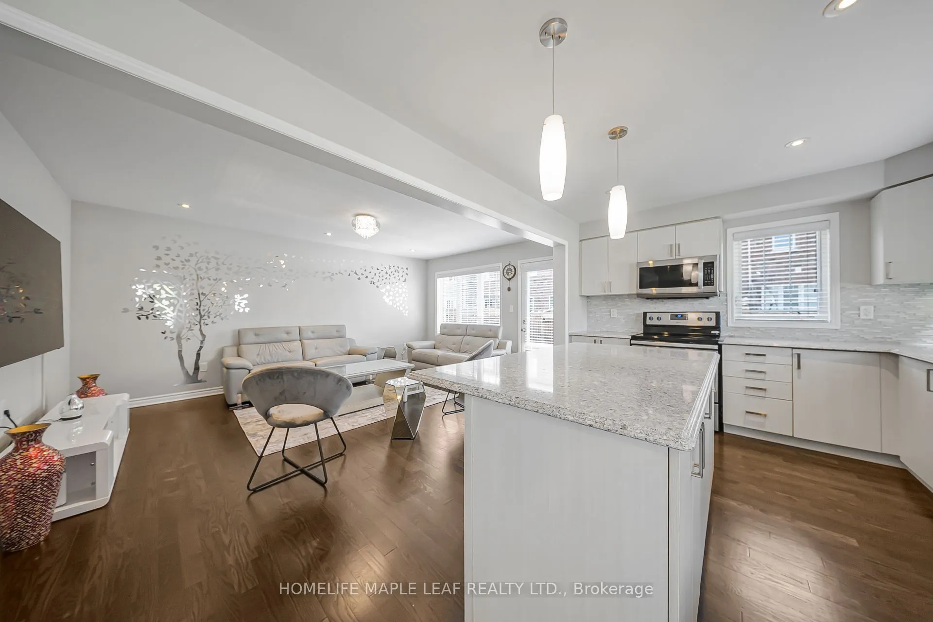 297 REIS Place