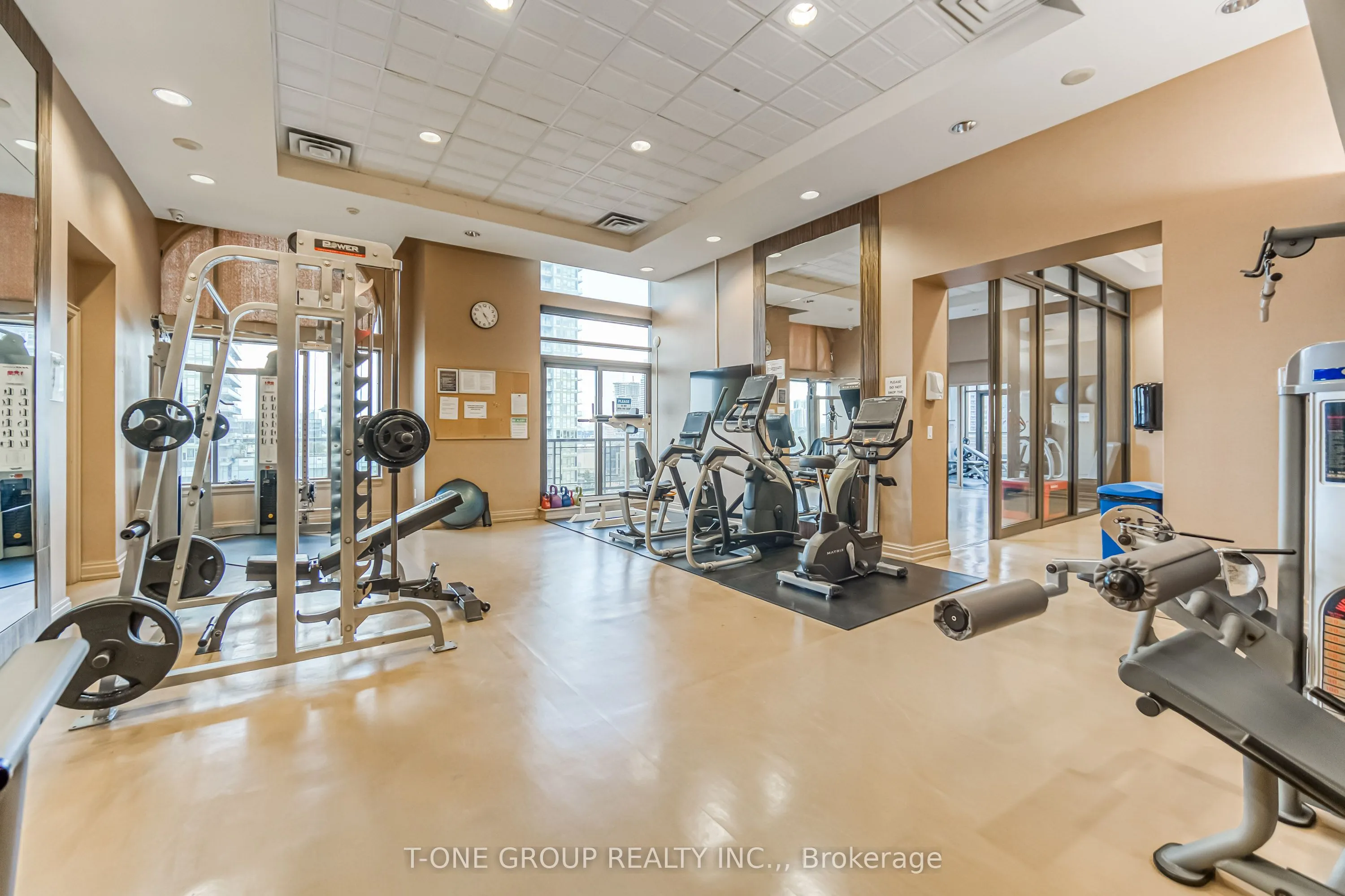 385 Prince Of Wales Drive, #702