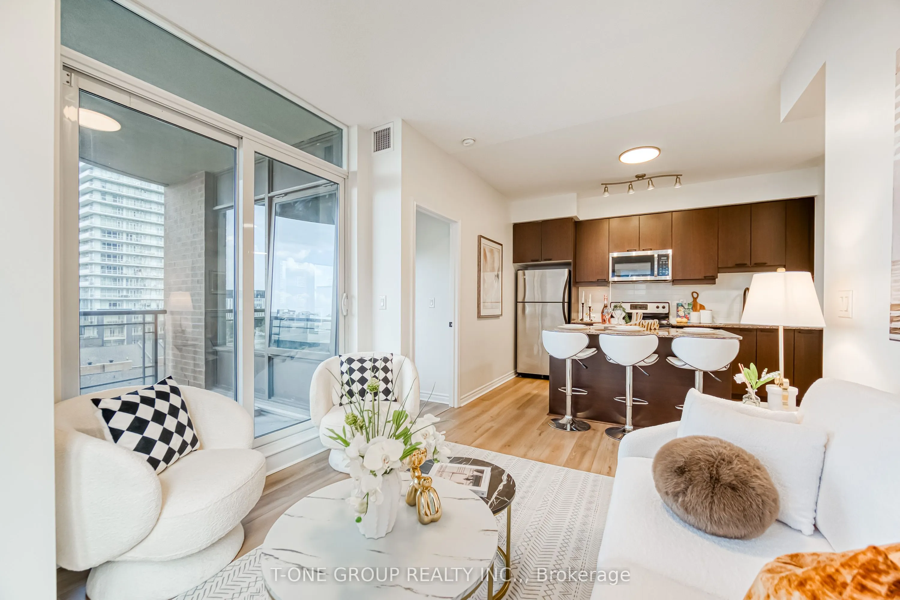 385 Prince Of Wales Drive, #702