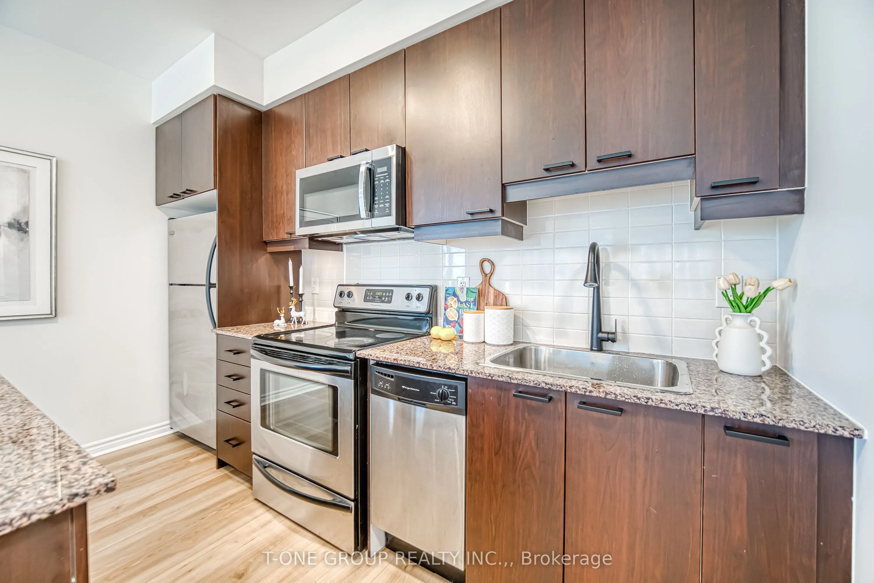 385 Prince Of Wales Drive, #702