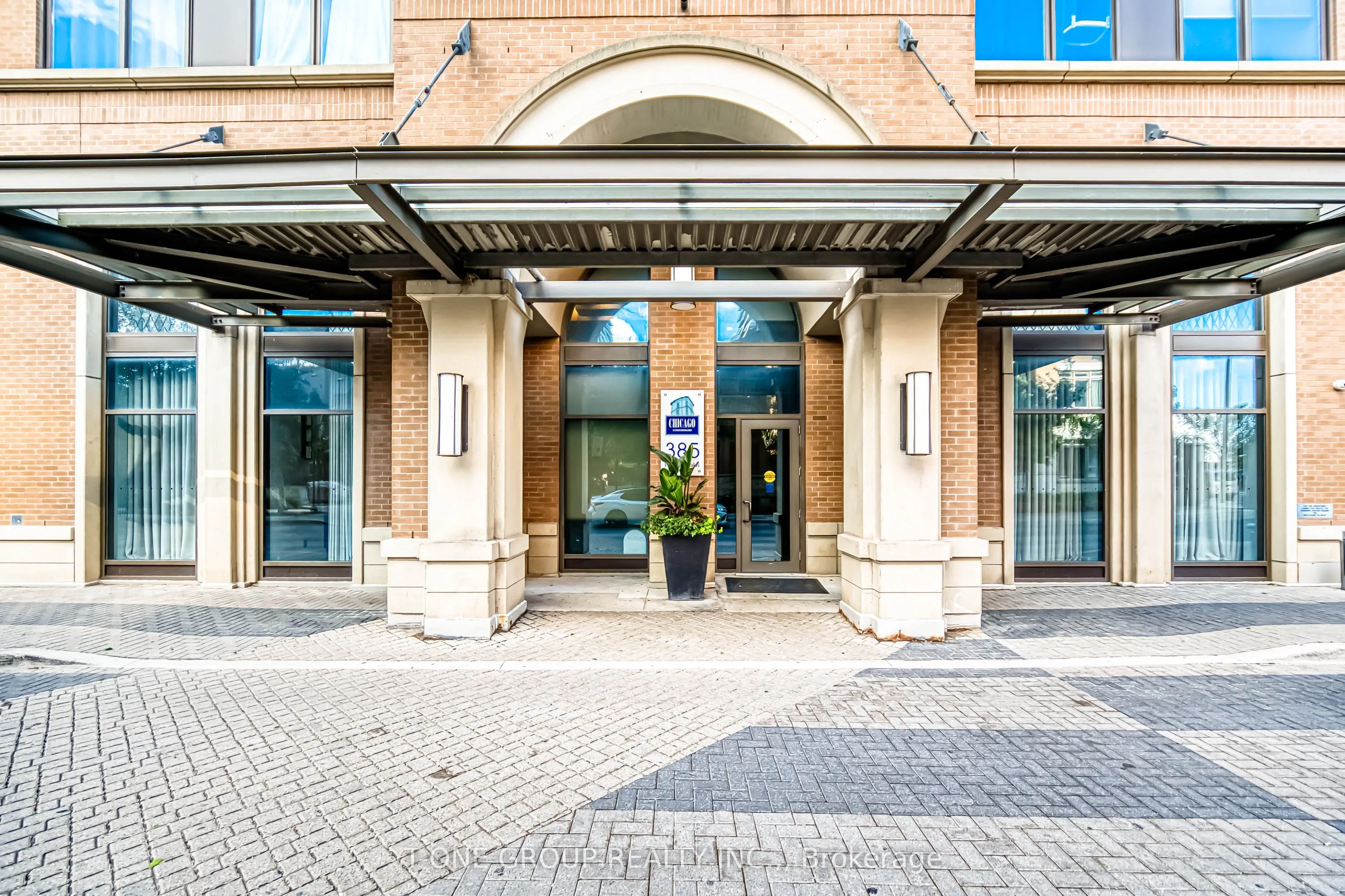 385 Prince Of Wales Drive, #702