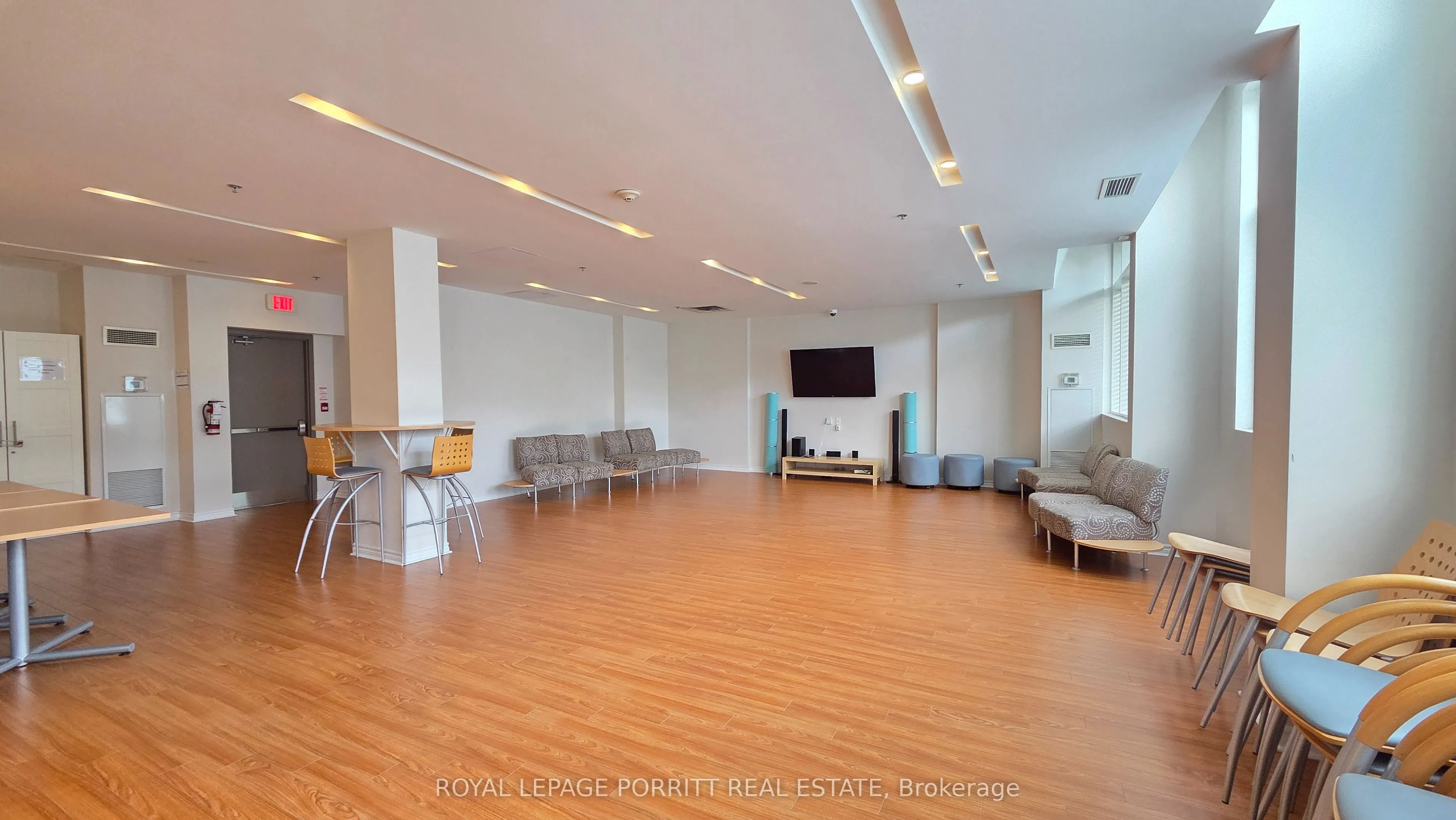 3865 Lake Shore Boulevard W, #213