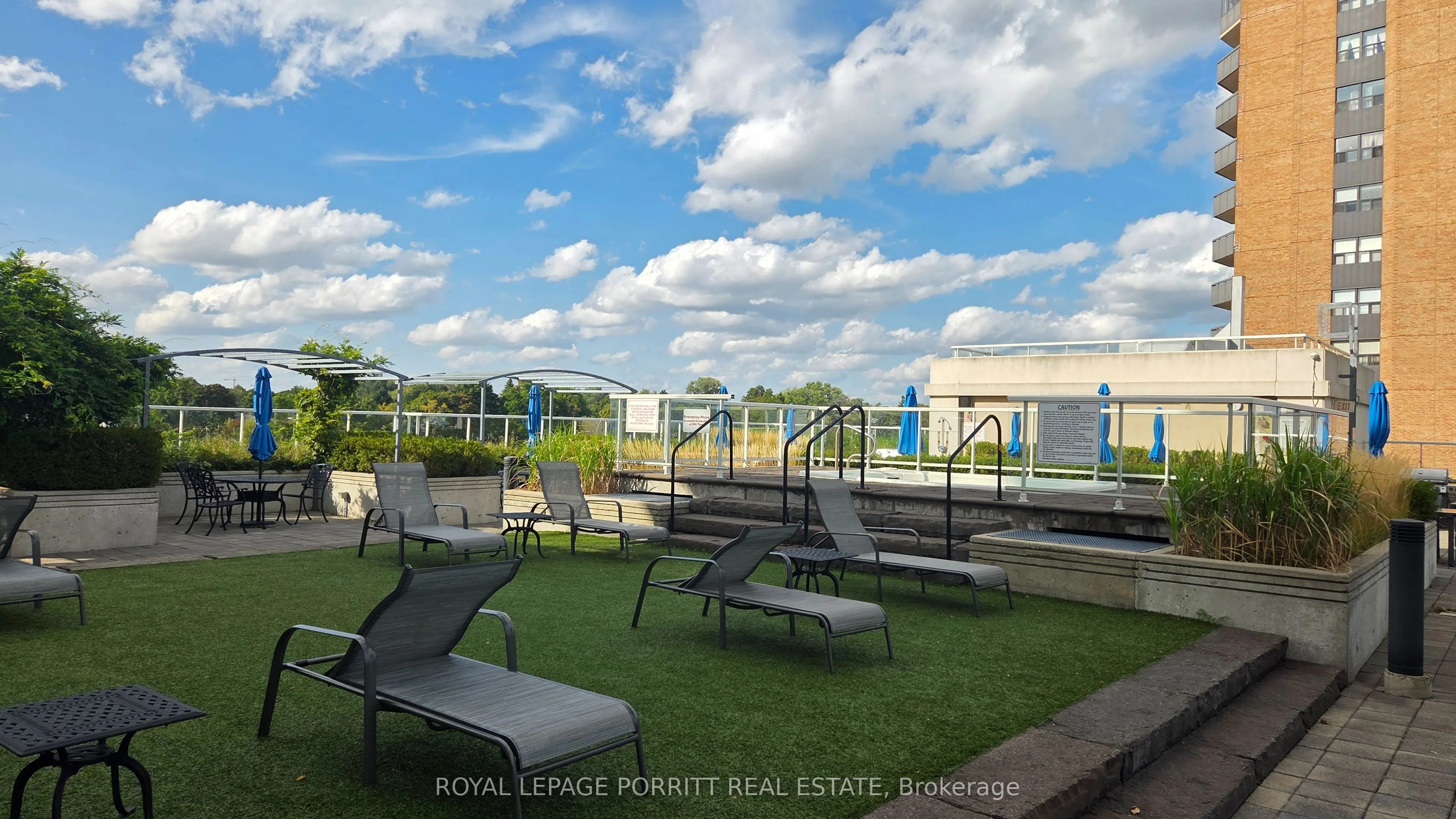 3865 Lake Shore Boulevard W, #213