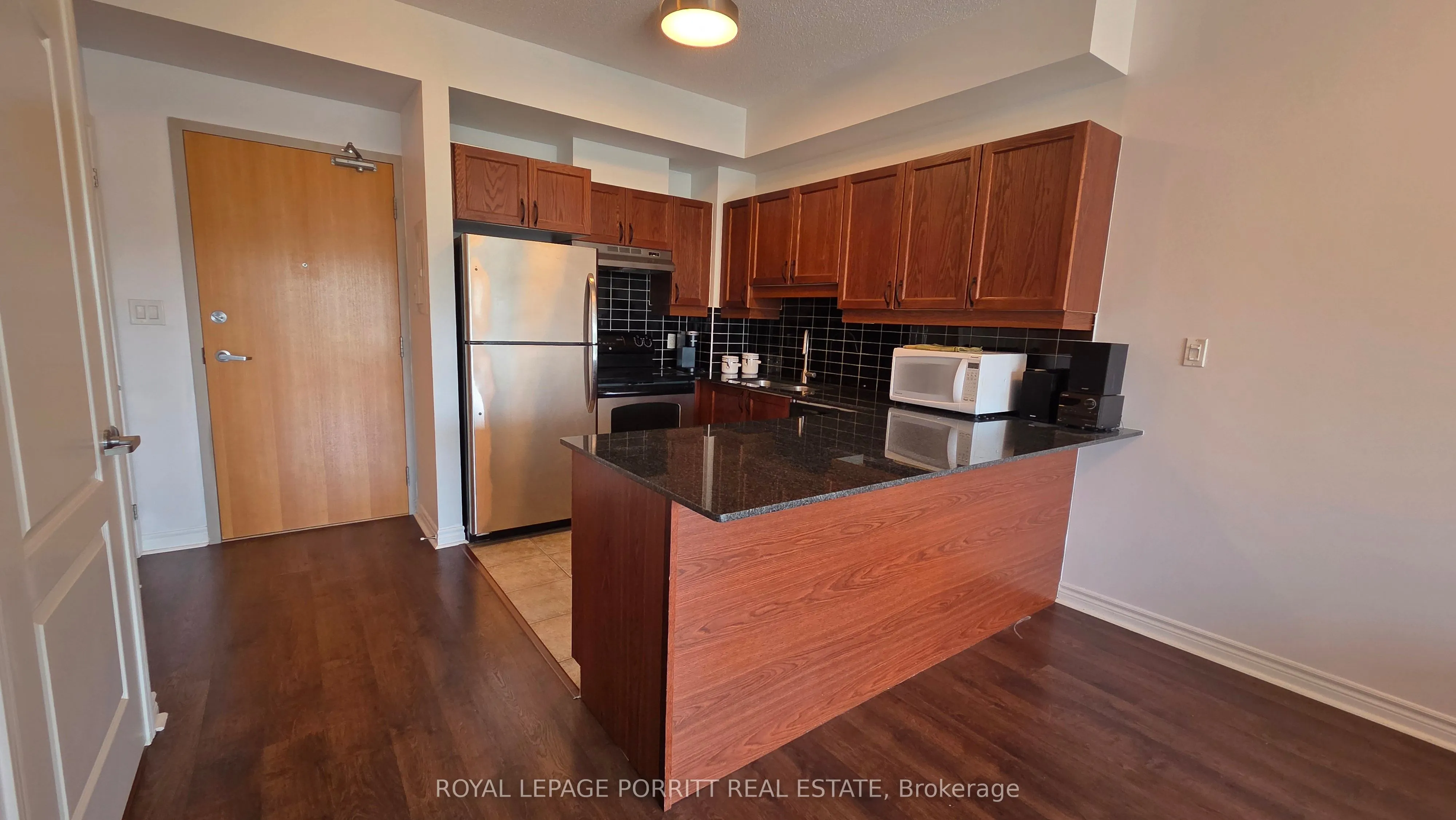 3865 Lake Shore Boulevard W, #213