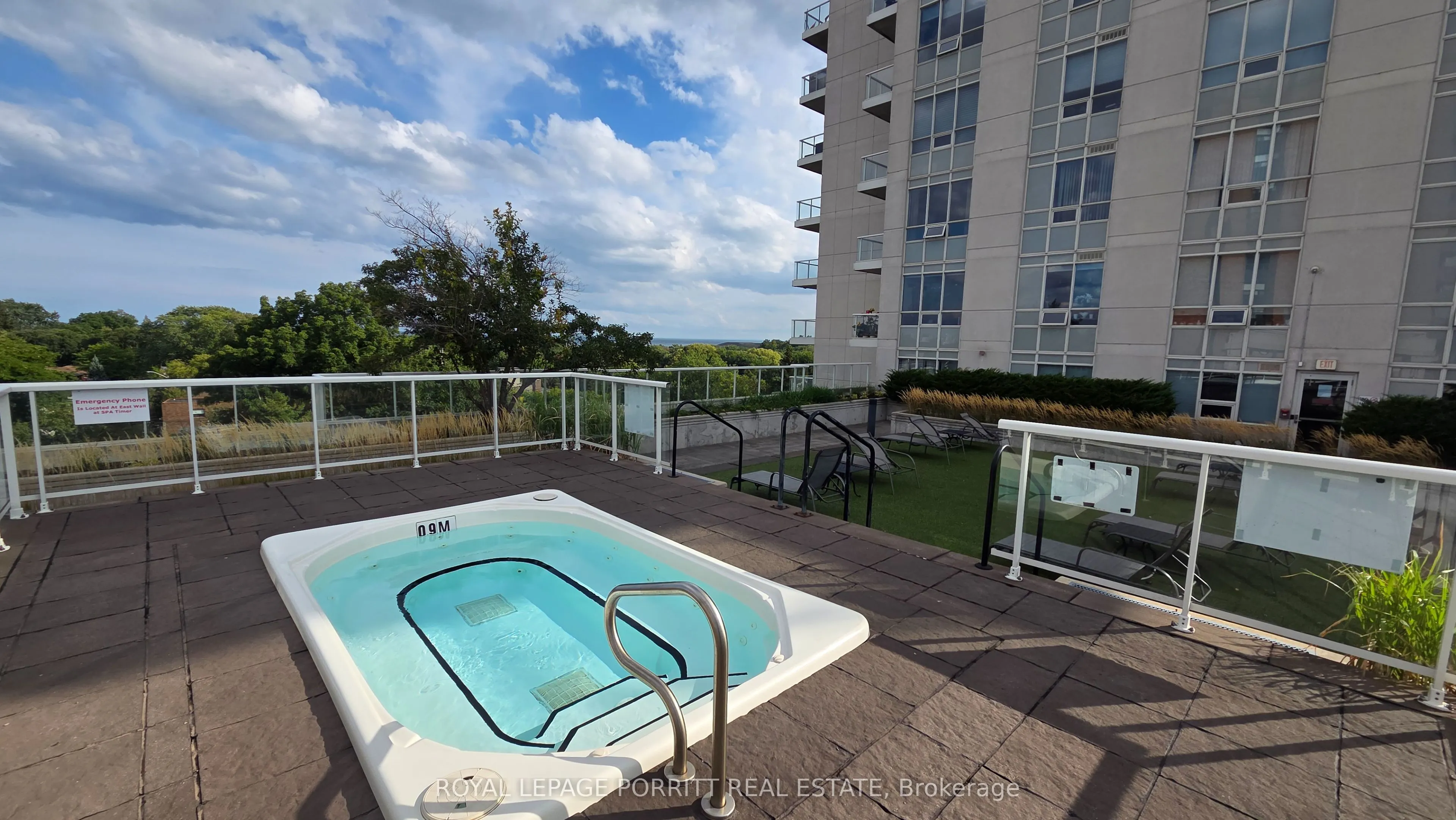 3865 Lake Shore Boulevard W, #213