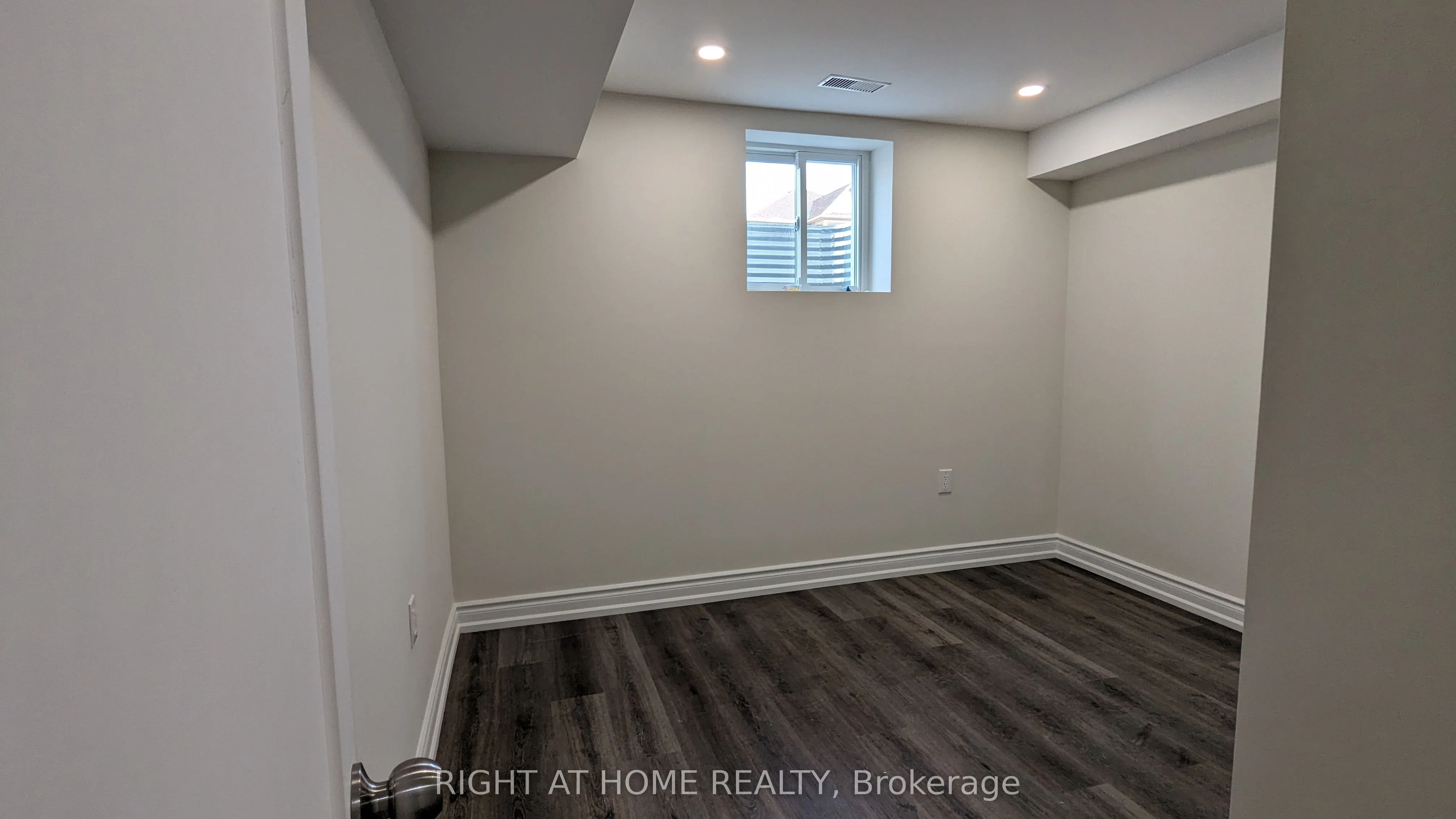 5654 Churchill Meadows Boulevard, #Basement Unit