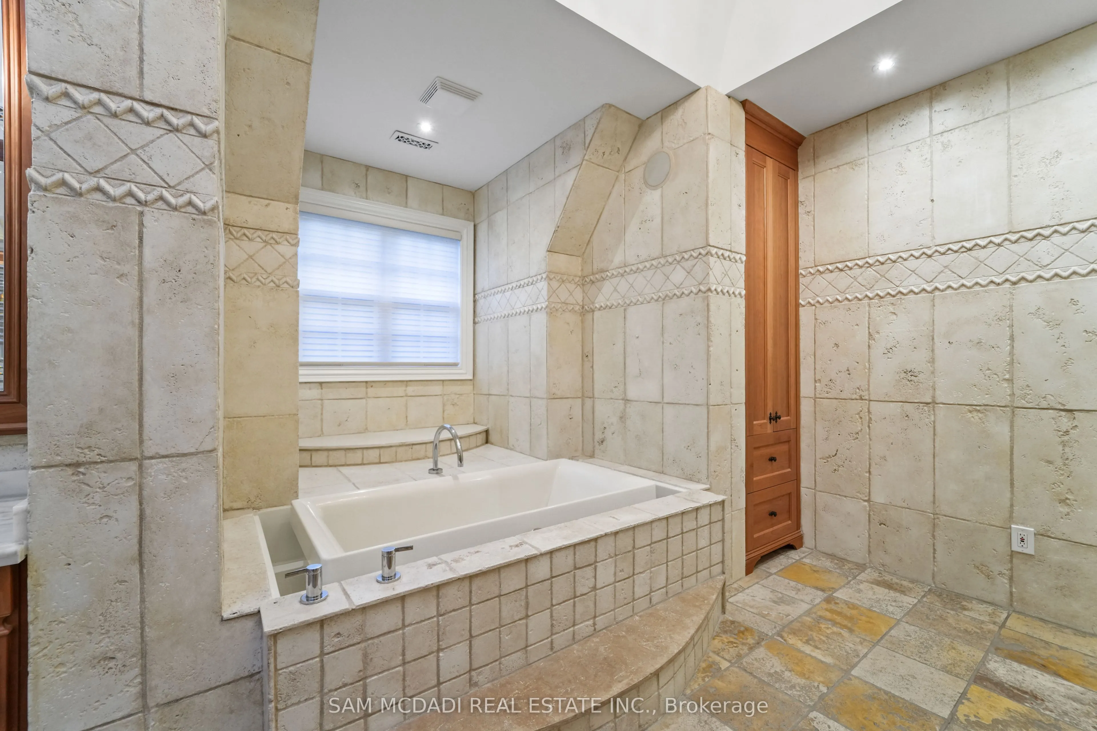 2025 Heartwood Court