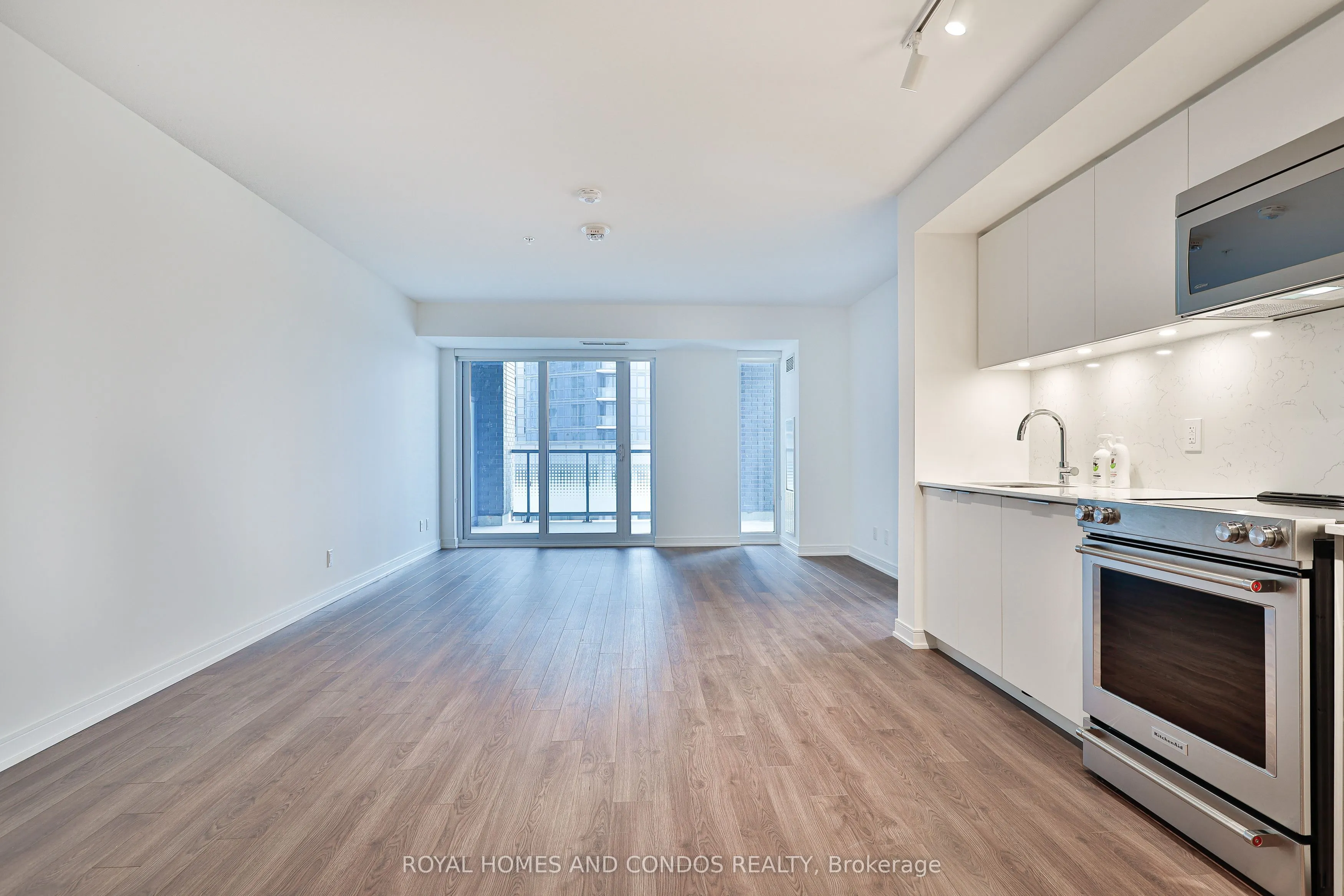 30 Samuel Wood Way, #402