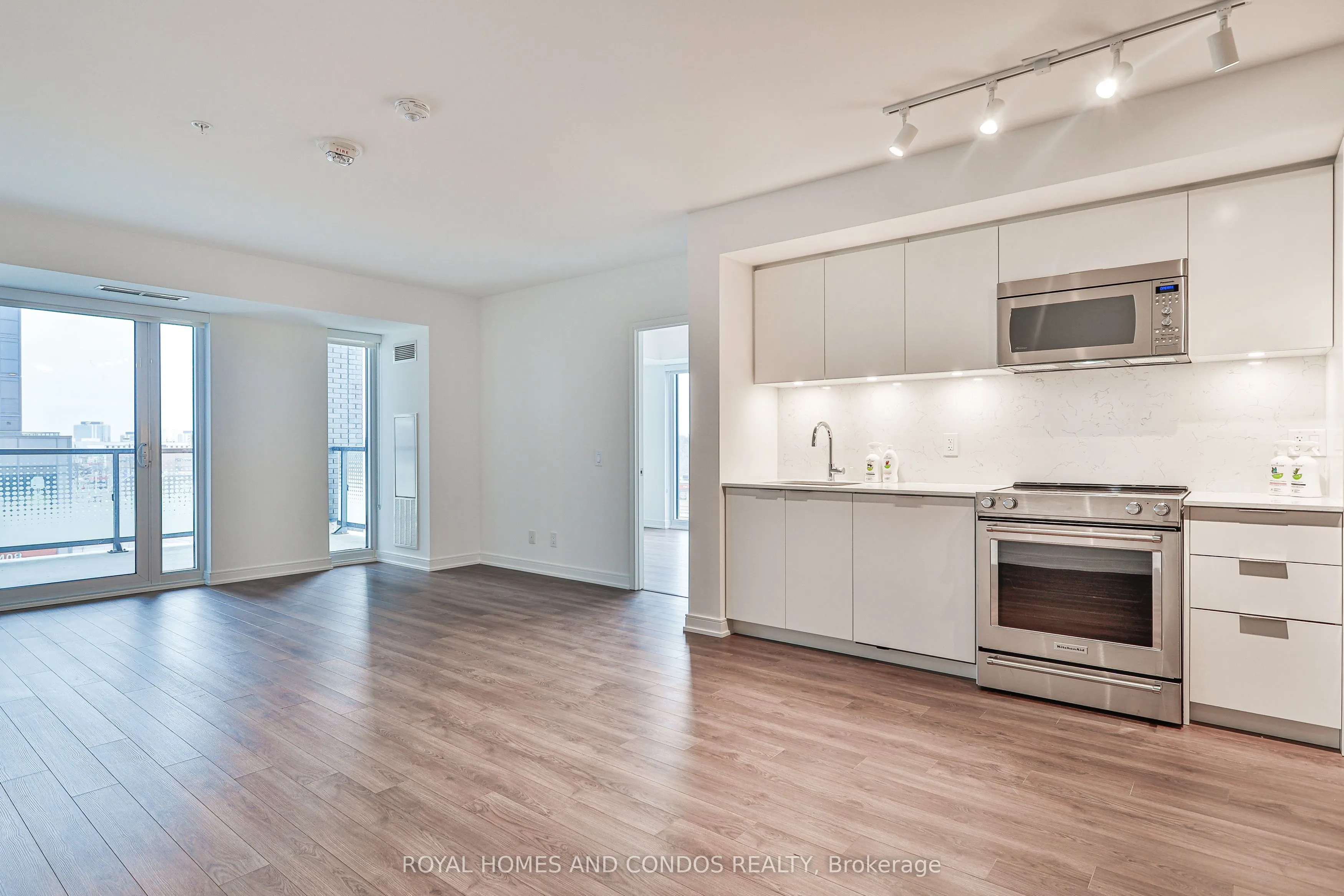 30 Samuel Wood Way, #402