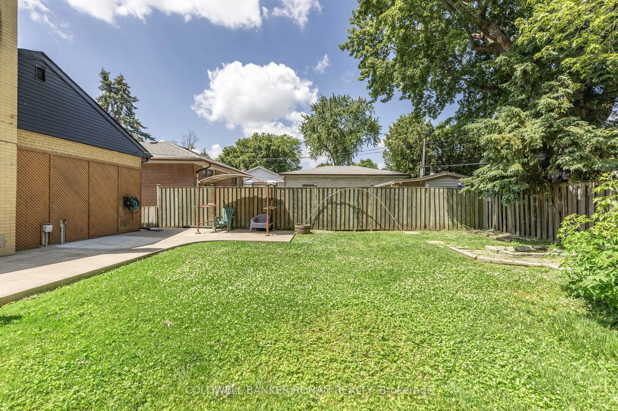 20 Hallow Crescent