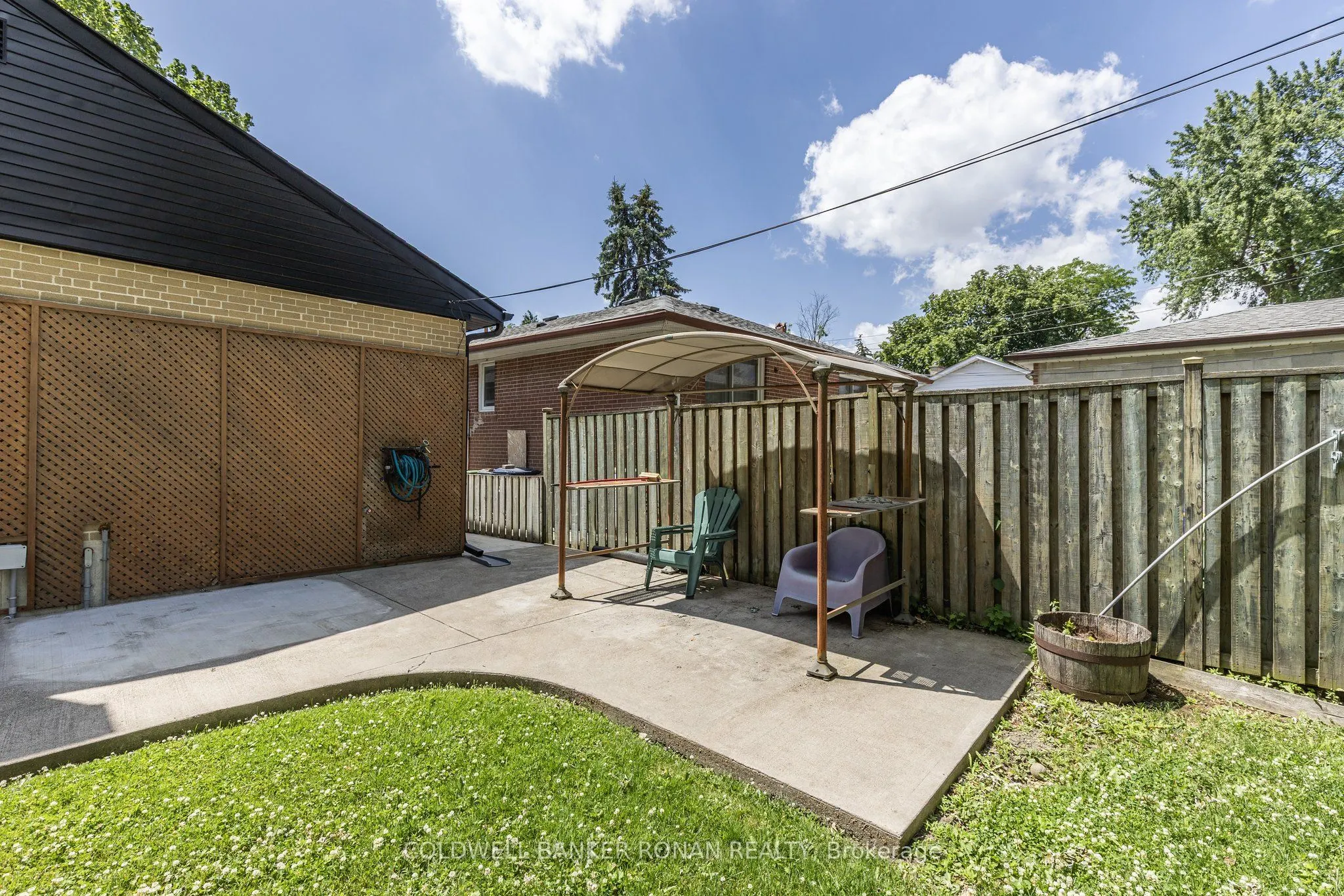 20 Hallow Crescent