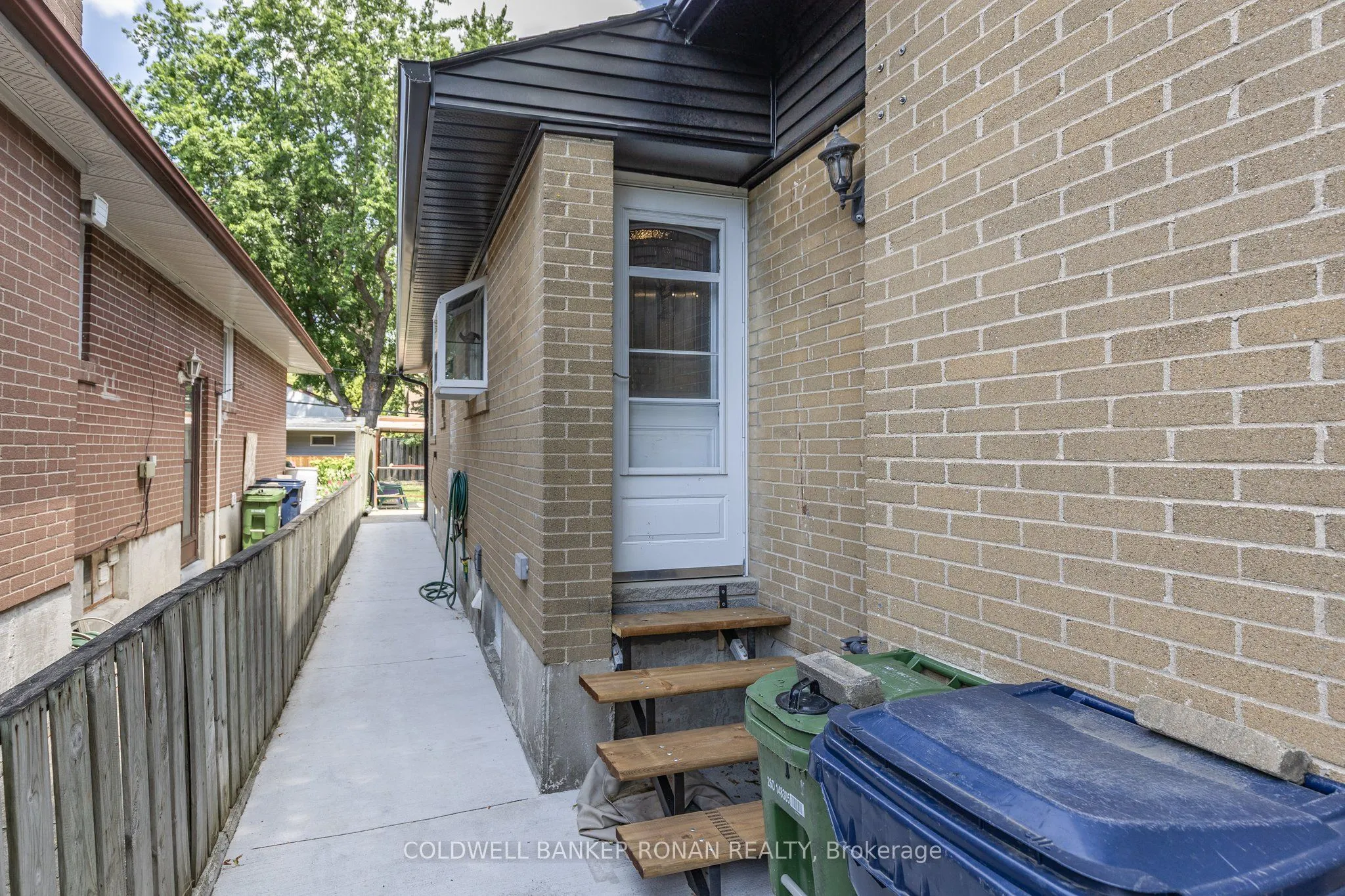 20 Hallow Crescent