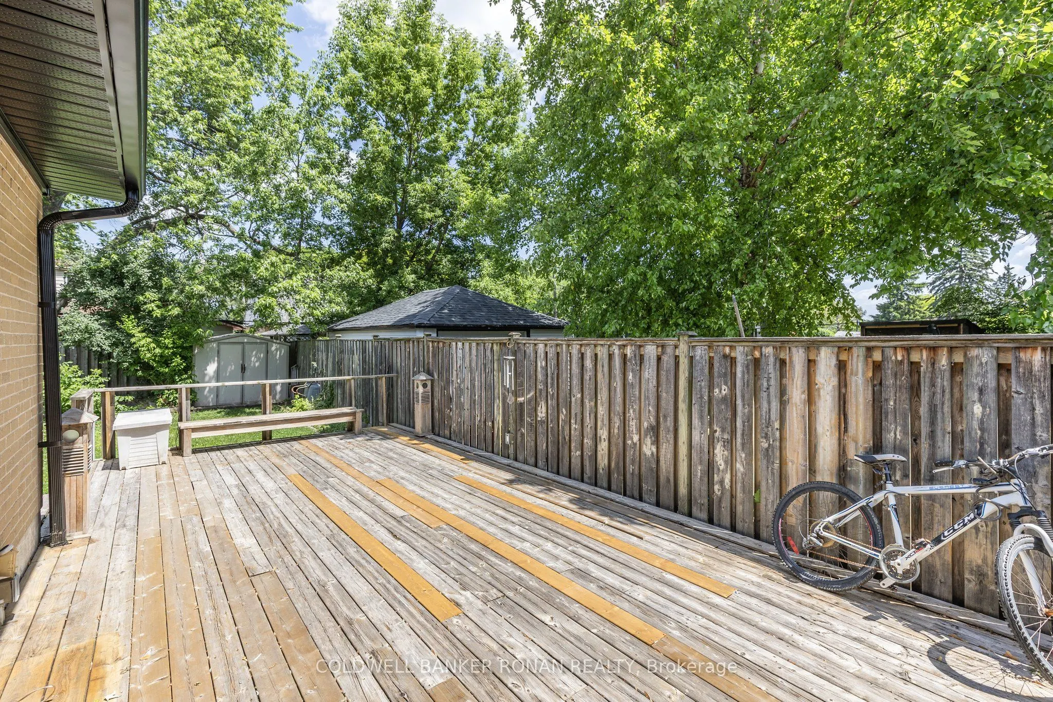 20 Hallow Crescent