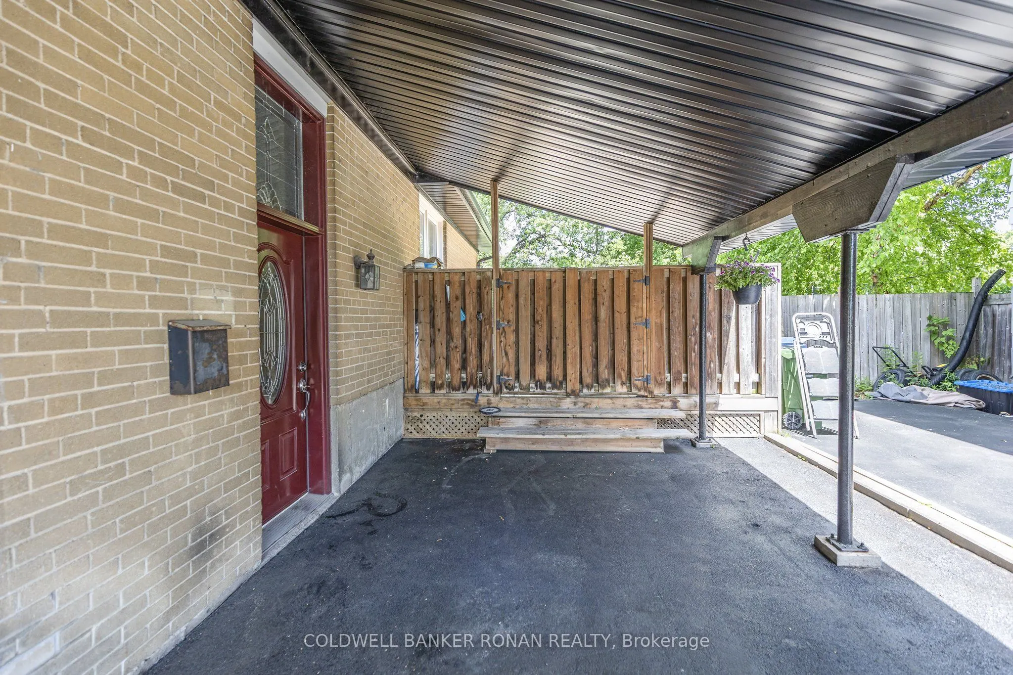 20 Hallow Crescent