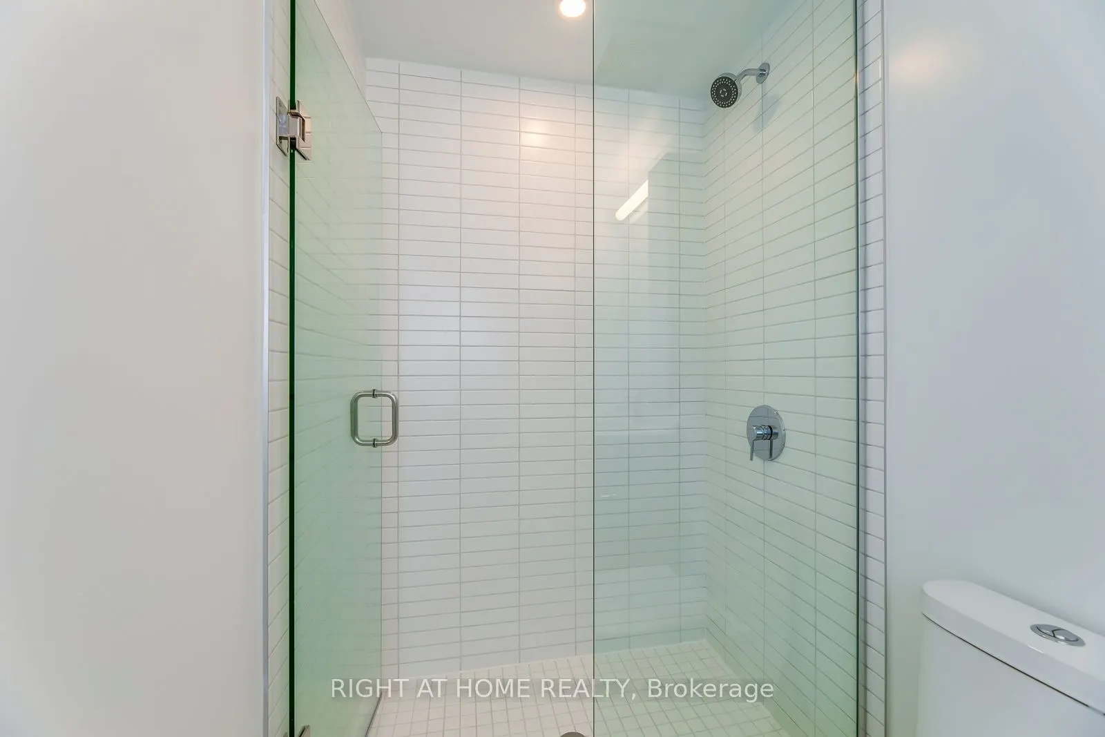 86 Dundas Street E, #304