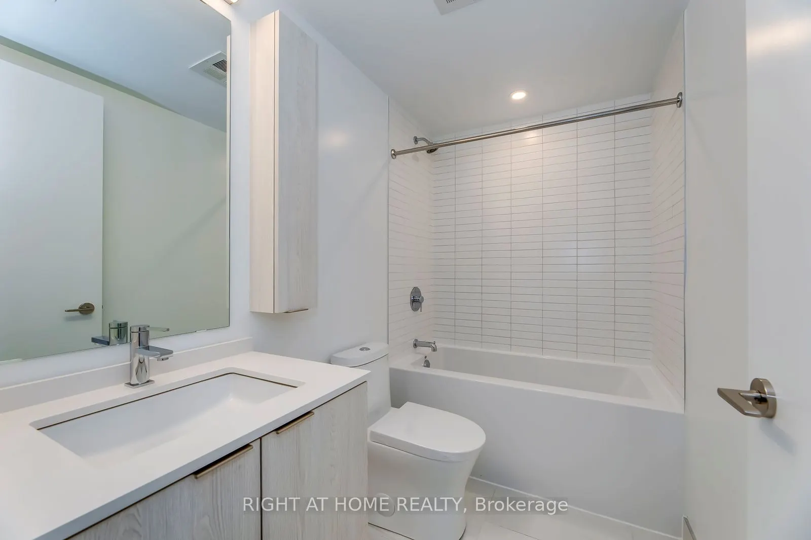 86 Dundas Street E, #304