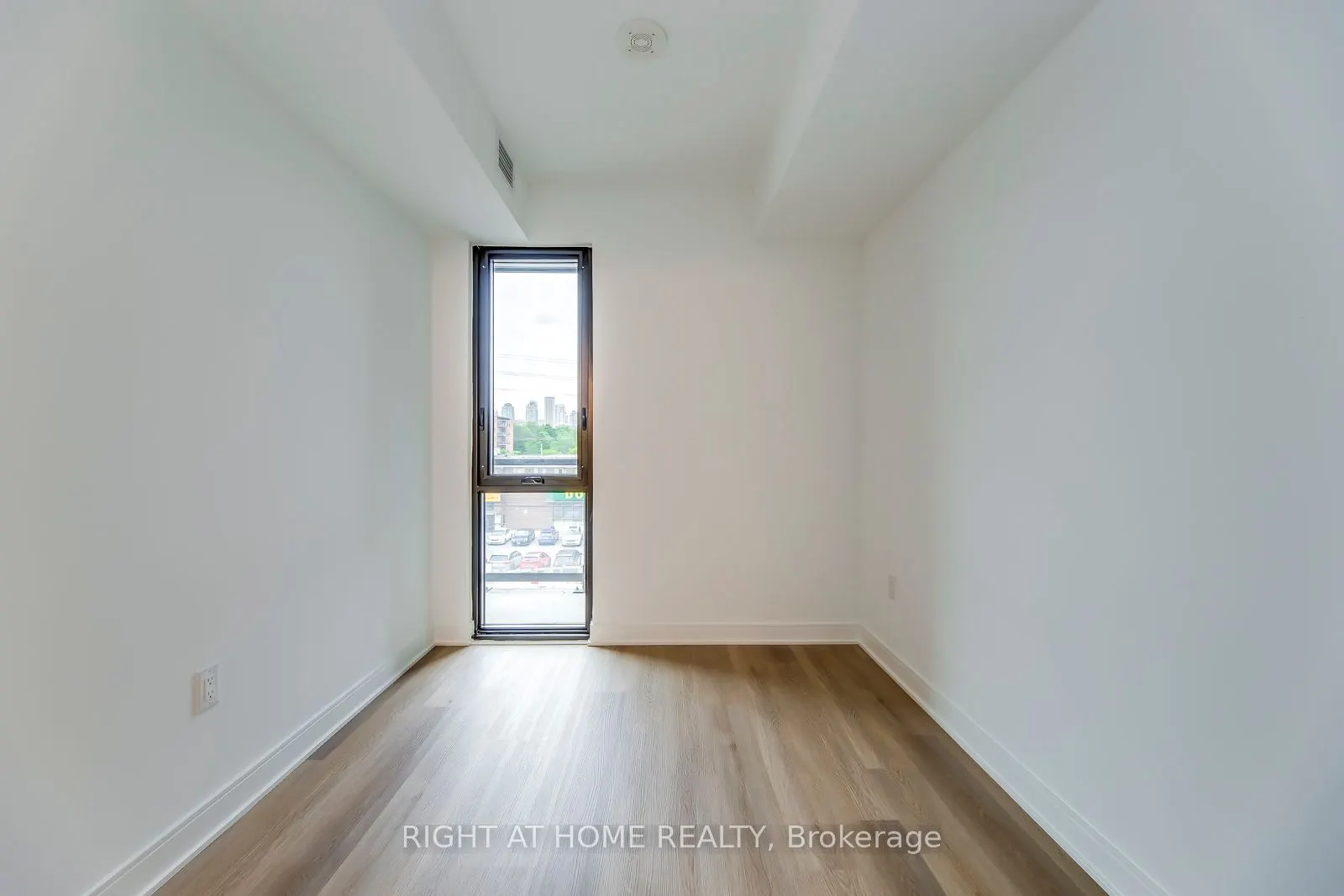86 Dundas Street E, #304