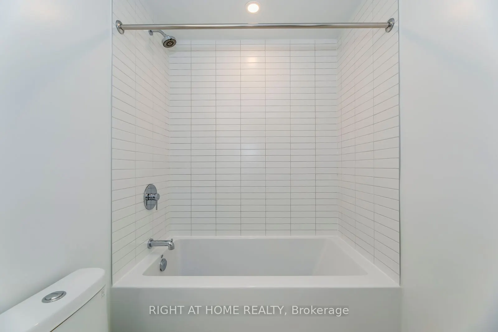 86 Dundas Street E, #304