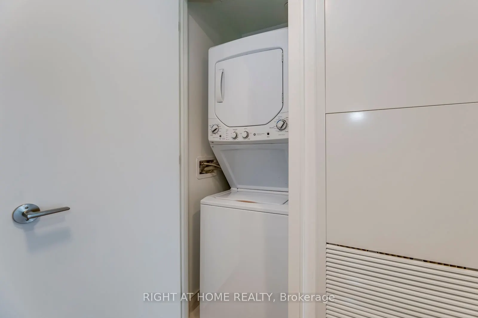86 Dundas Street E, #304