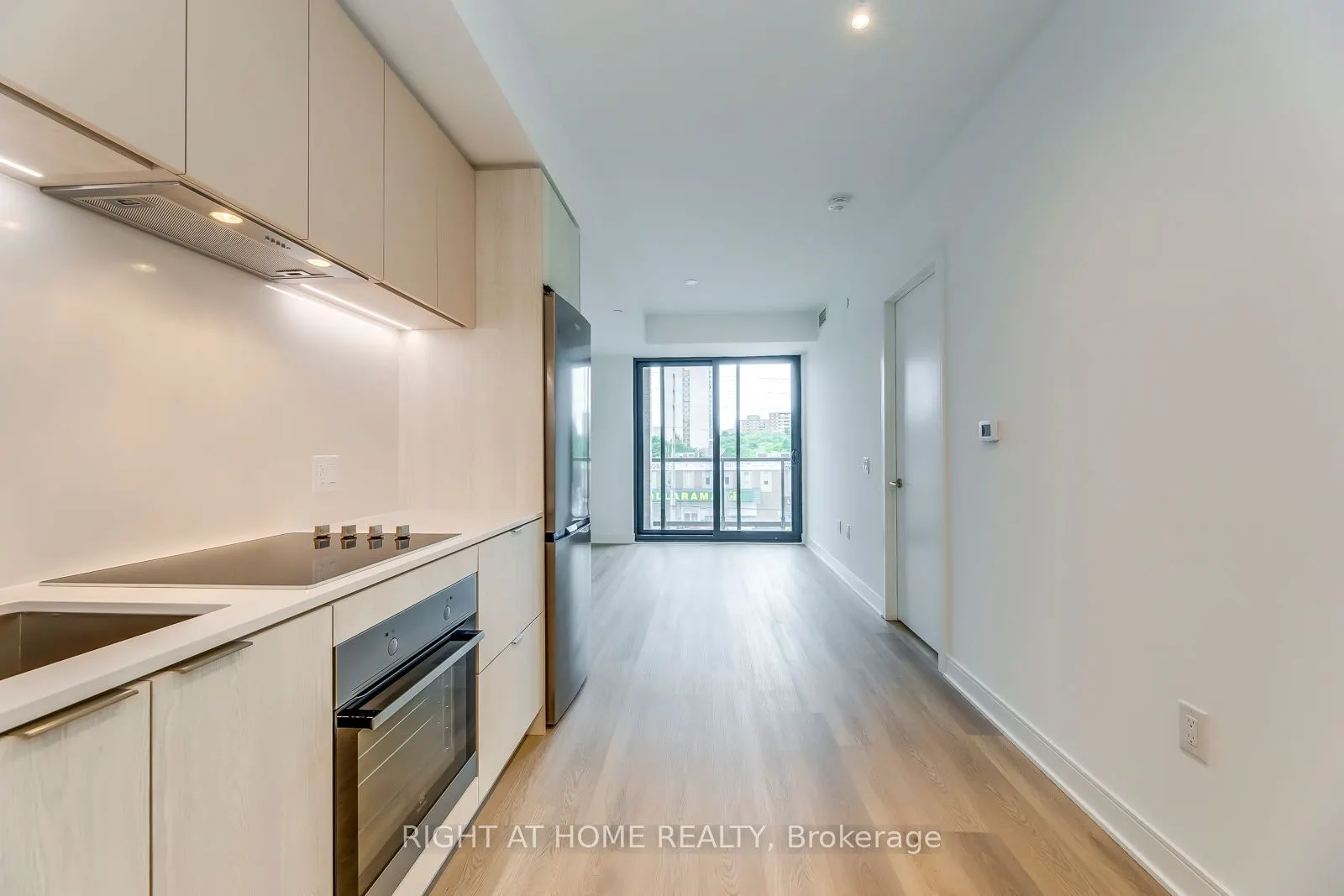 86 Dundas Street E, #304