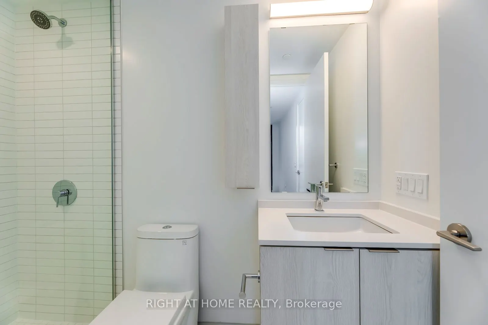 86 Dundas Street E, #304