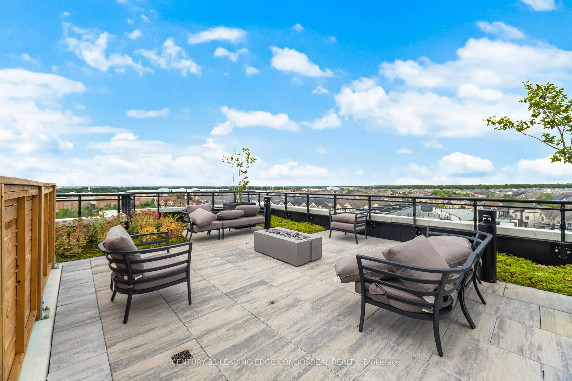 405 Dundas Street W, #234