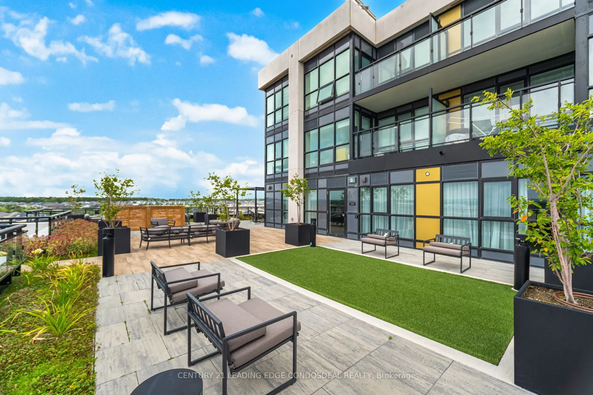 405 Dundas Street W, #234