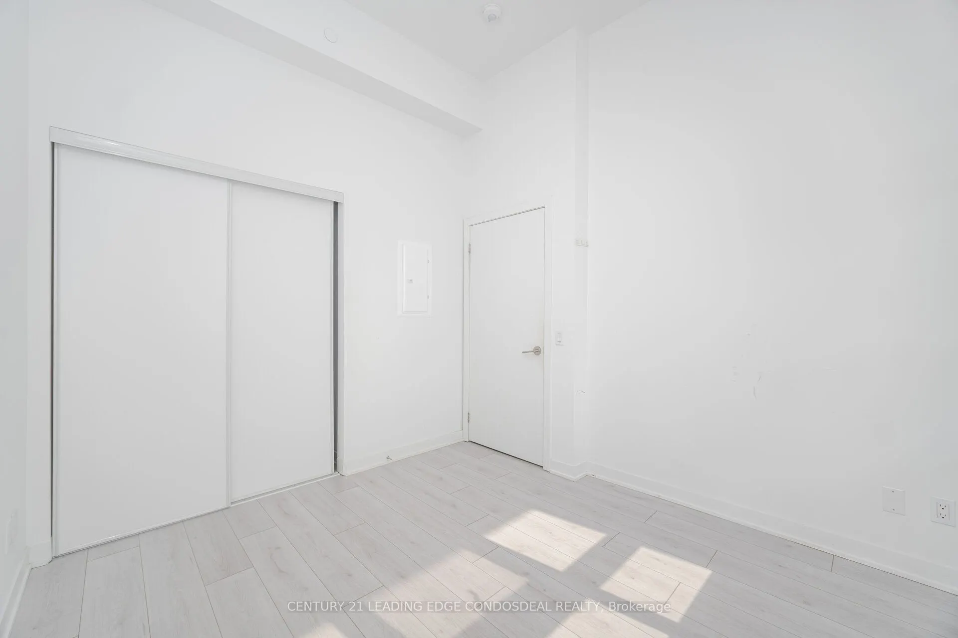 405 Dundas Street W, #234